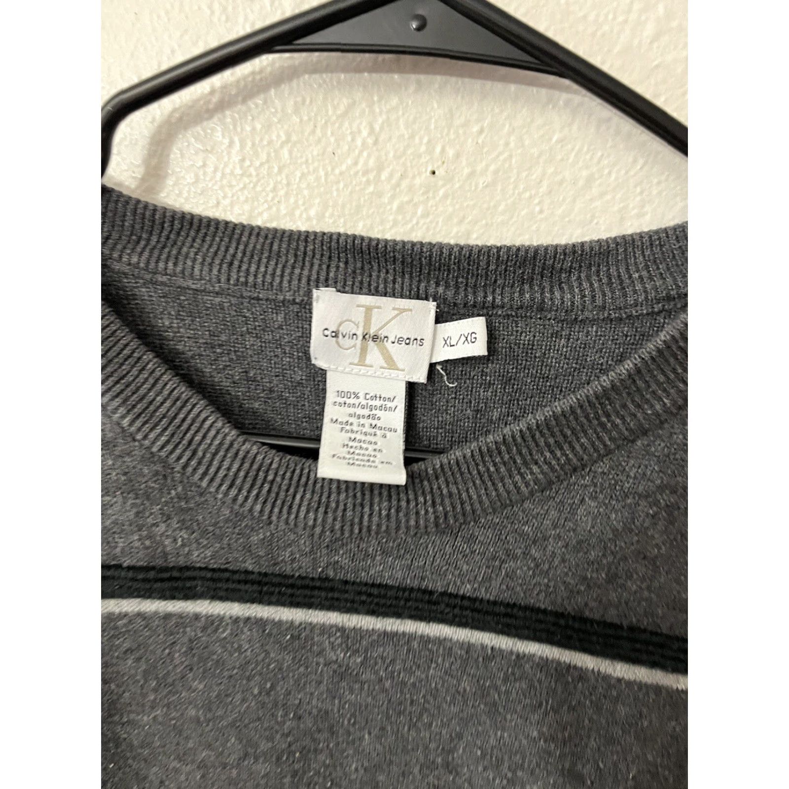 Calvin Klein Calvin Klein Mens Sweater Crew Neck Gray Colorblock Knit 100% Cotton XL Regular Fit All Seasons EUC Size US XL / EU 56 / 4 - 2 Thumbnail