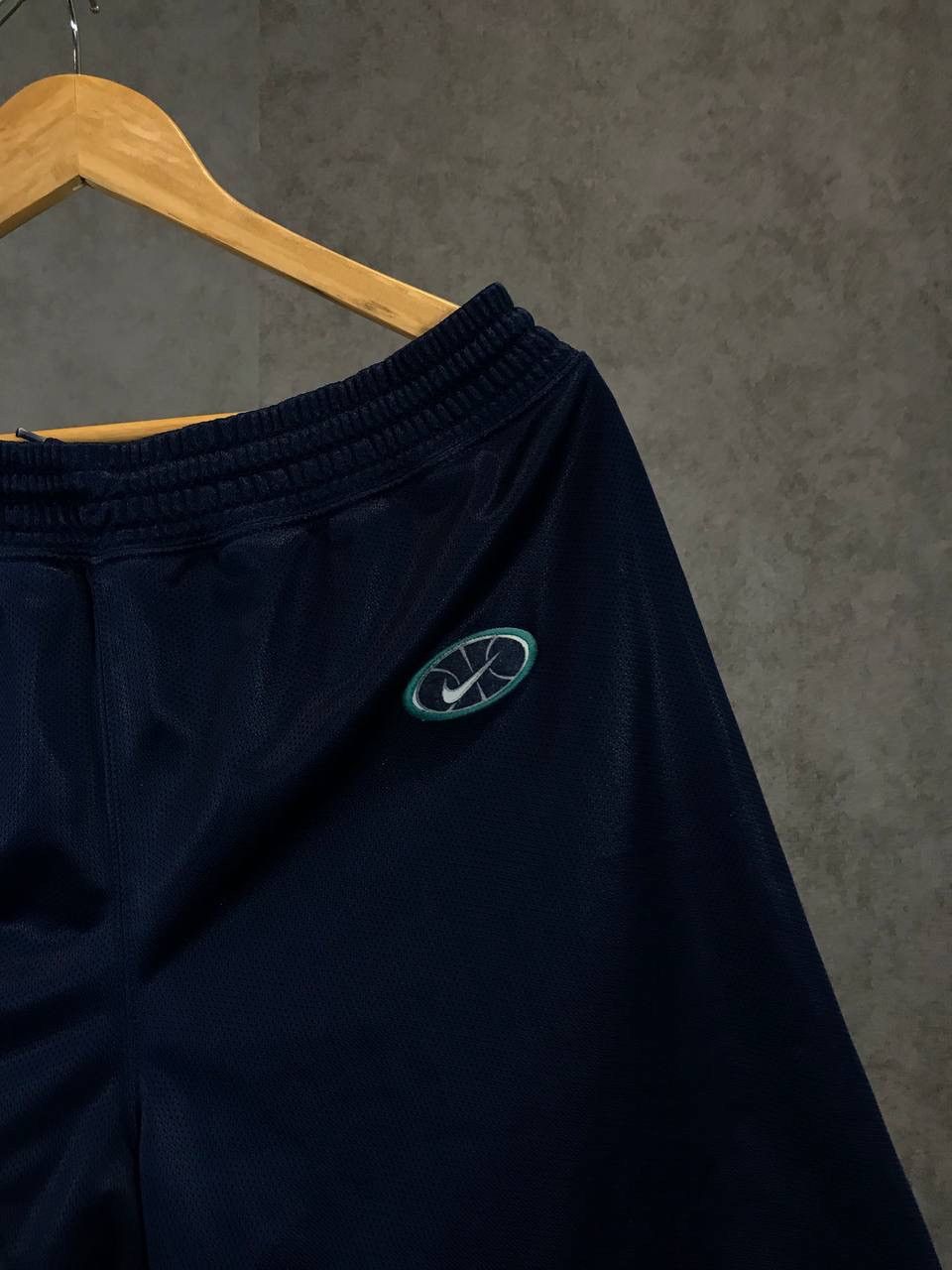 Nike Nike swoosh streetwear vintage shorts Size US 32 / EU 48 - 2 Thumbnail