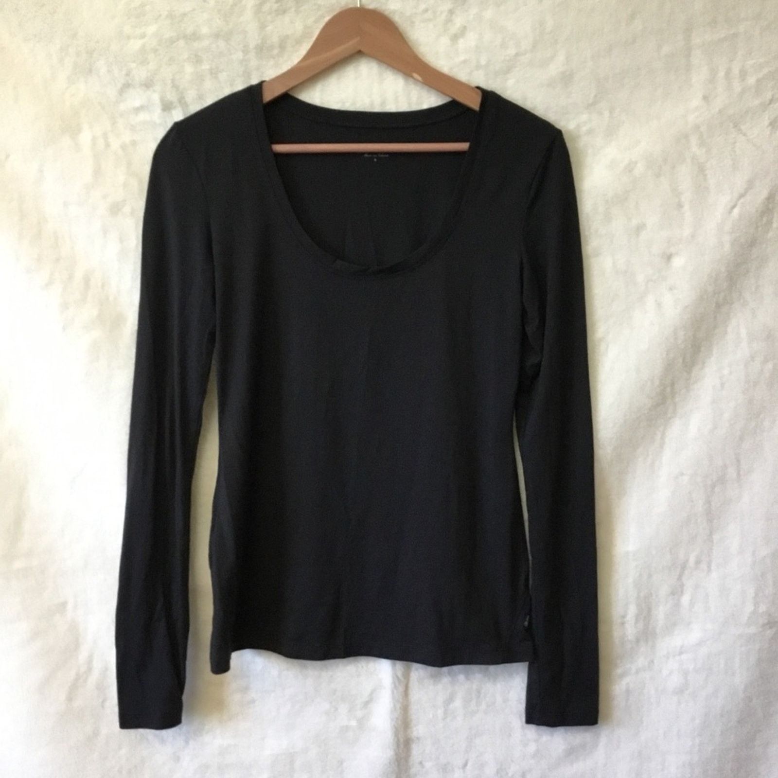 Bcbgmaxazria BCBGMaxAzria Black Scoop Neck Long-Sleeve Top Size S / US 4 / IT 40 - 2 Thumbnail