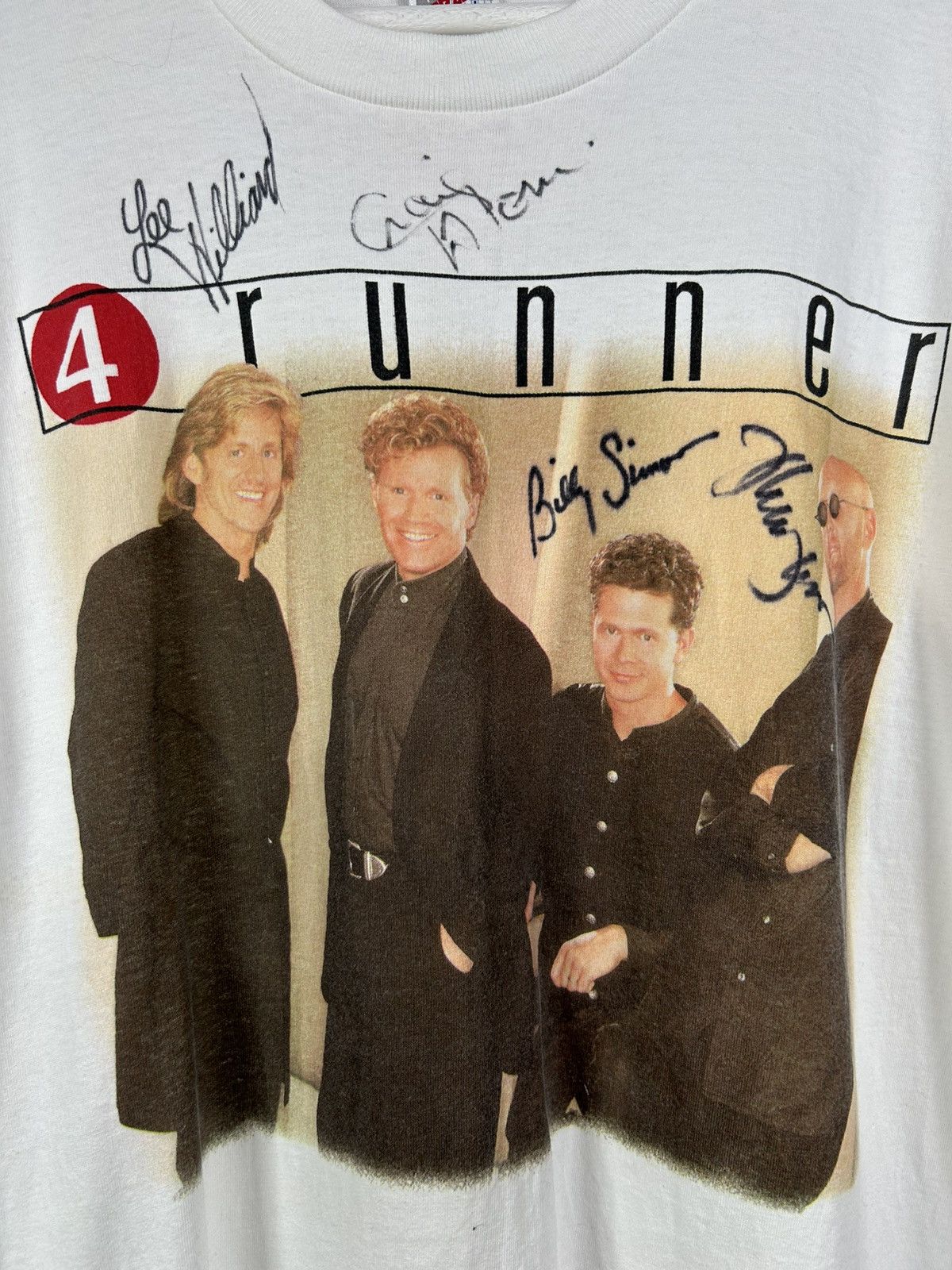 Band Tees RARE ITEM 4 Runner Signed Country Band T-Shirt Size L Size US L / EU 52-54 / 3 - 5 Thumbnail