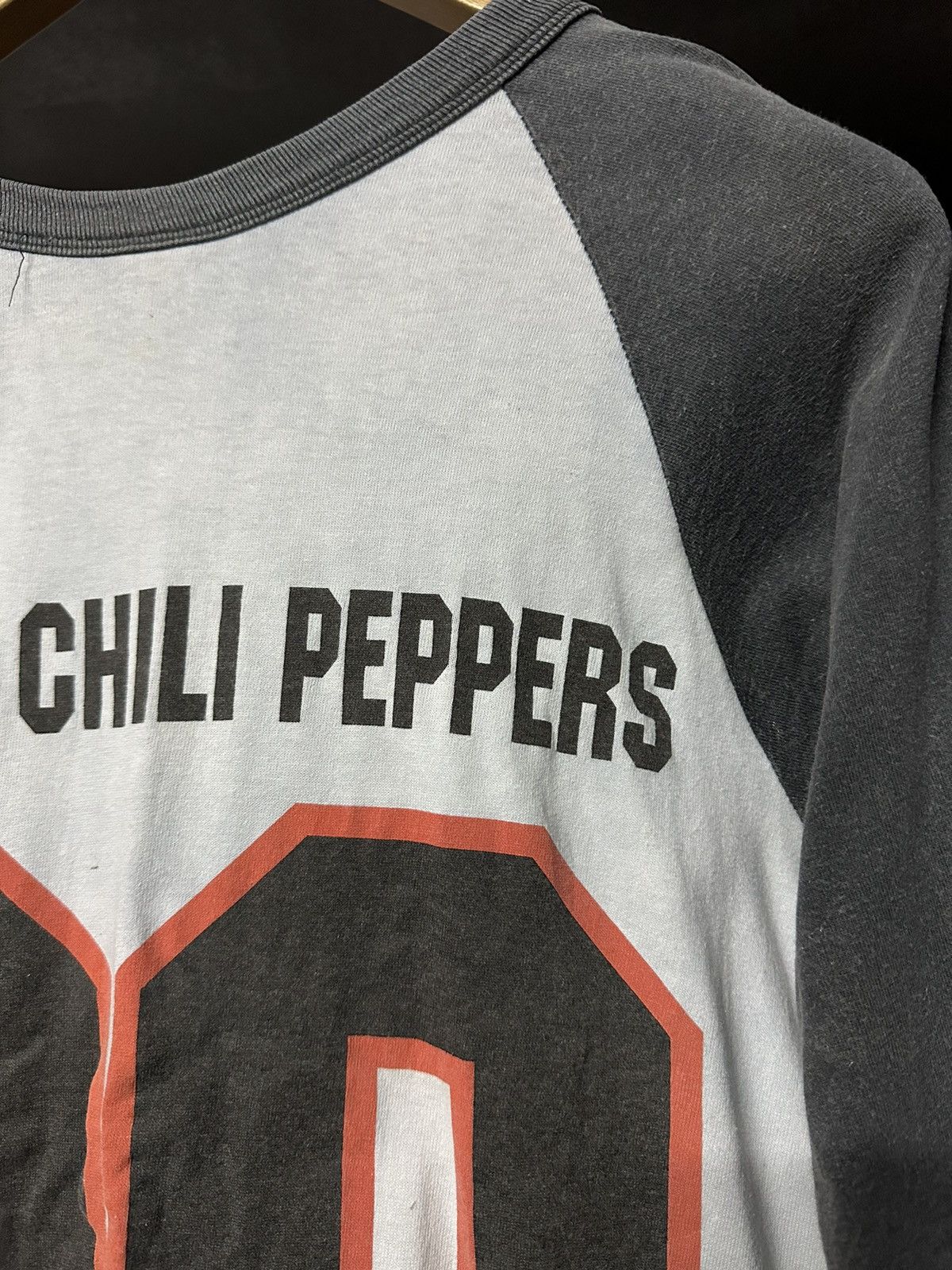 Band Tees Vintage Red Hot Chilli Pepper Promo Distressed Tee Size US L / EU 52-54 / 3 - 16 Thumbnail