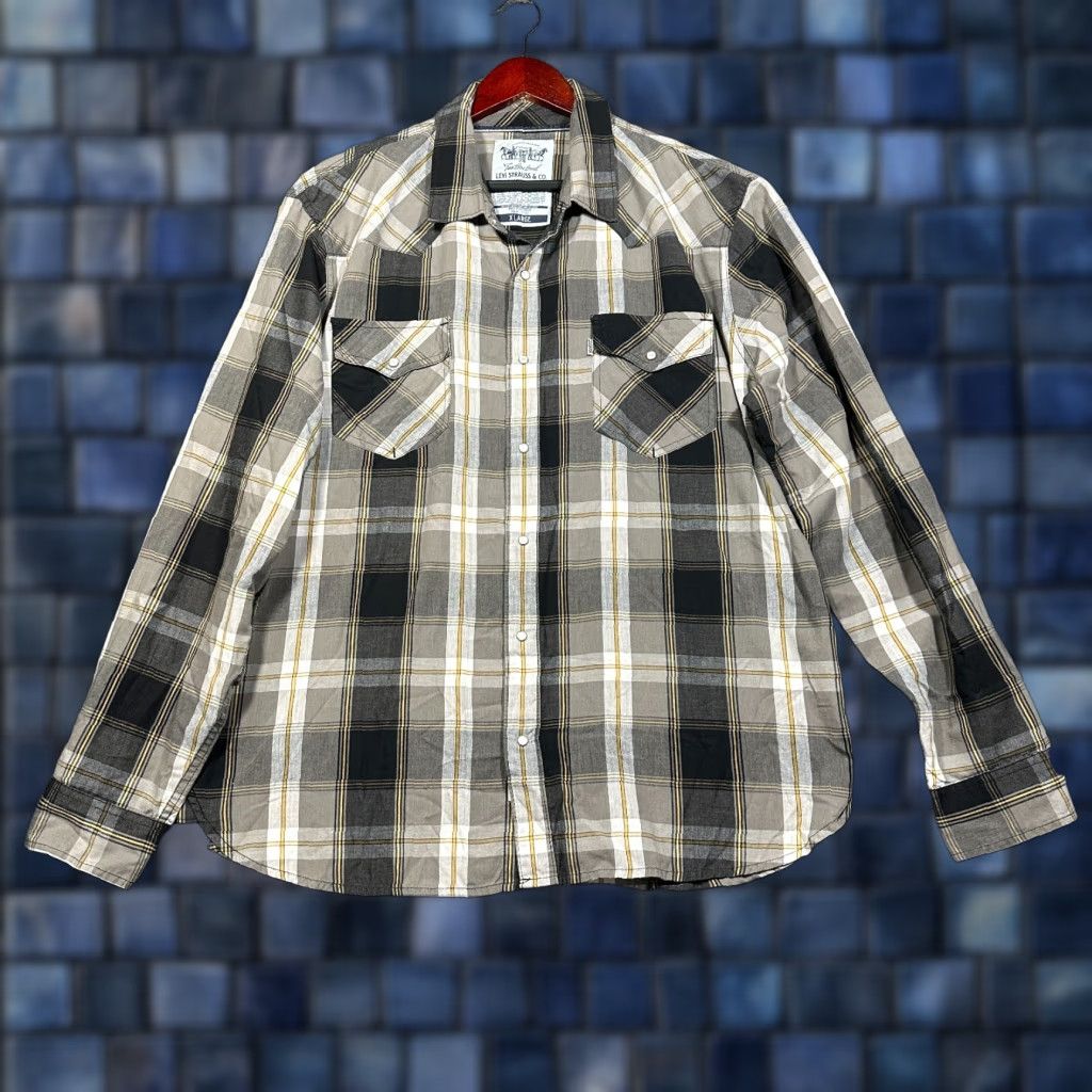 Levi's Levi's Shirt Mens L Western Pearl Snap Pockets Gray Plaid Cotton Snap Cuffs Button-Up Shirt Size US L / EU 52-54 / 3 - 1 Thumbnail