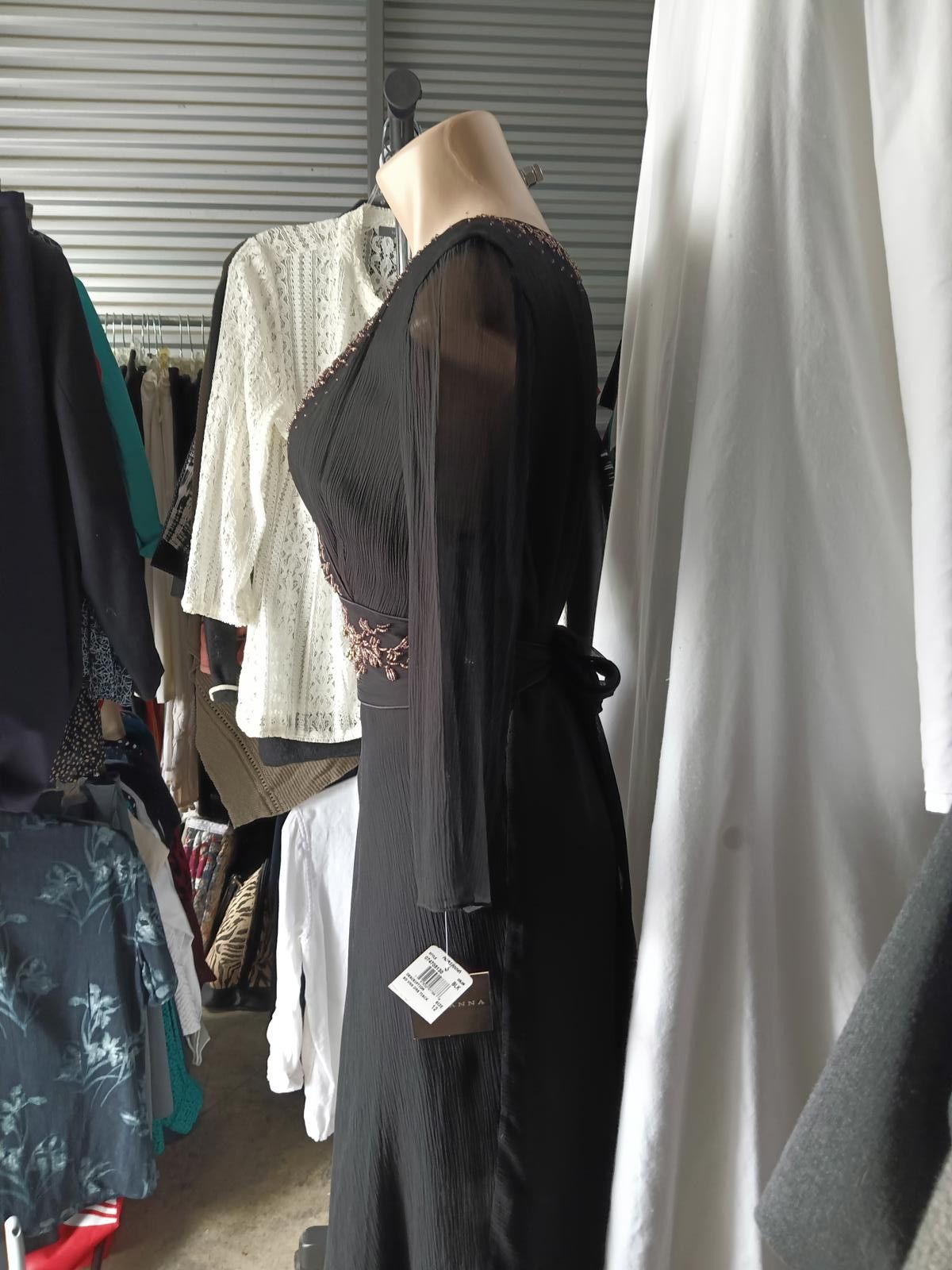 Designer Elegant Black Dress with Embroidered Detailing Size L / US 10 / IT 46 - 2 Thumbnail
