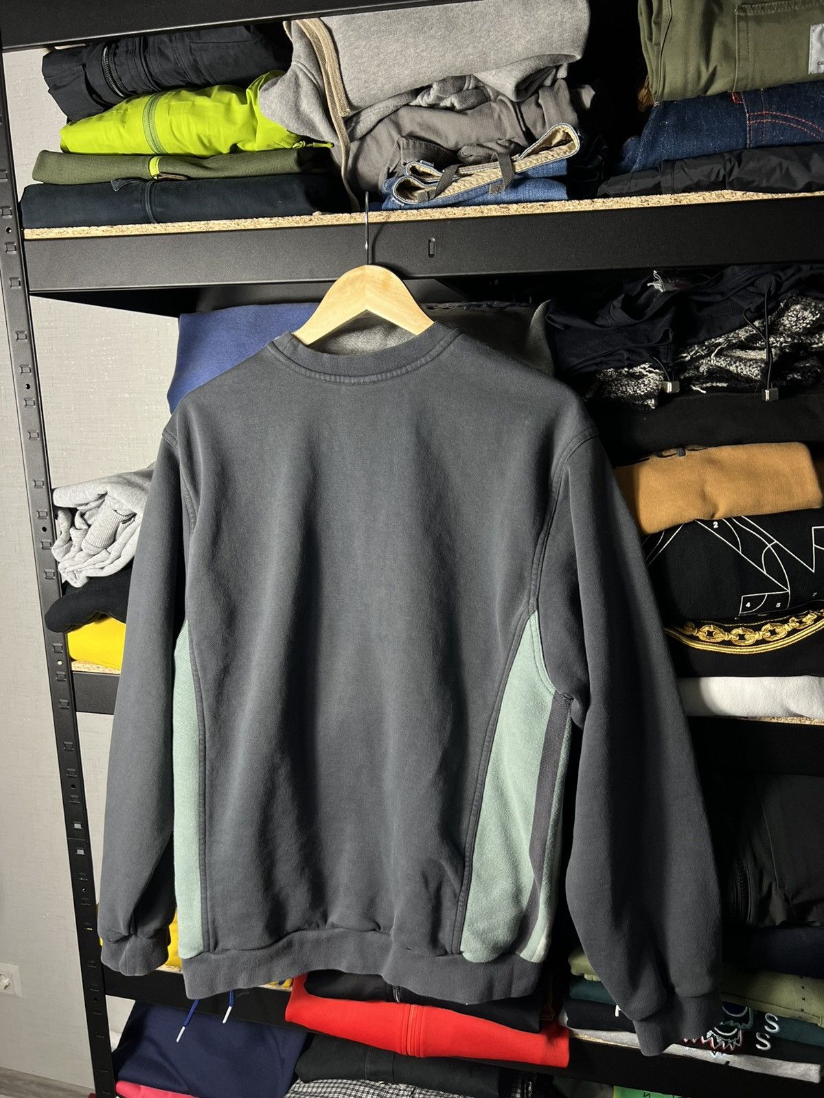 Nike 🩶 Vintage Nike Two-Tone Crewneck Sweatshirt — Size M Size US M / EU 48-50 / 2 - 11 Thumbnail