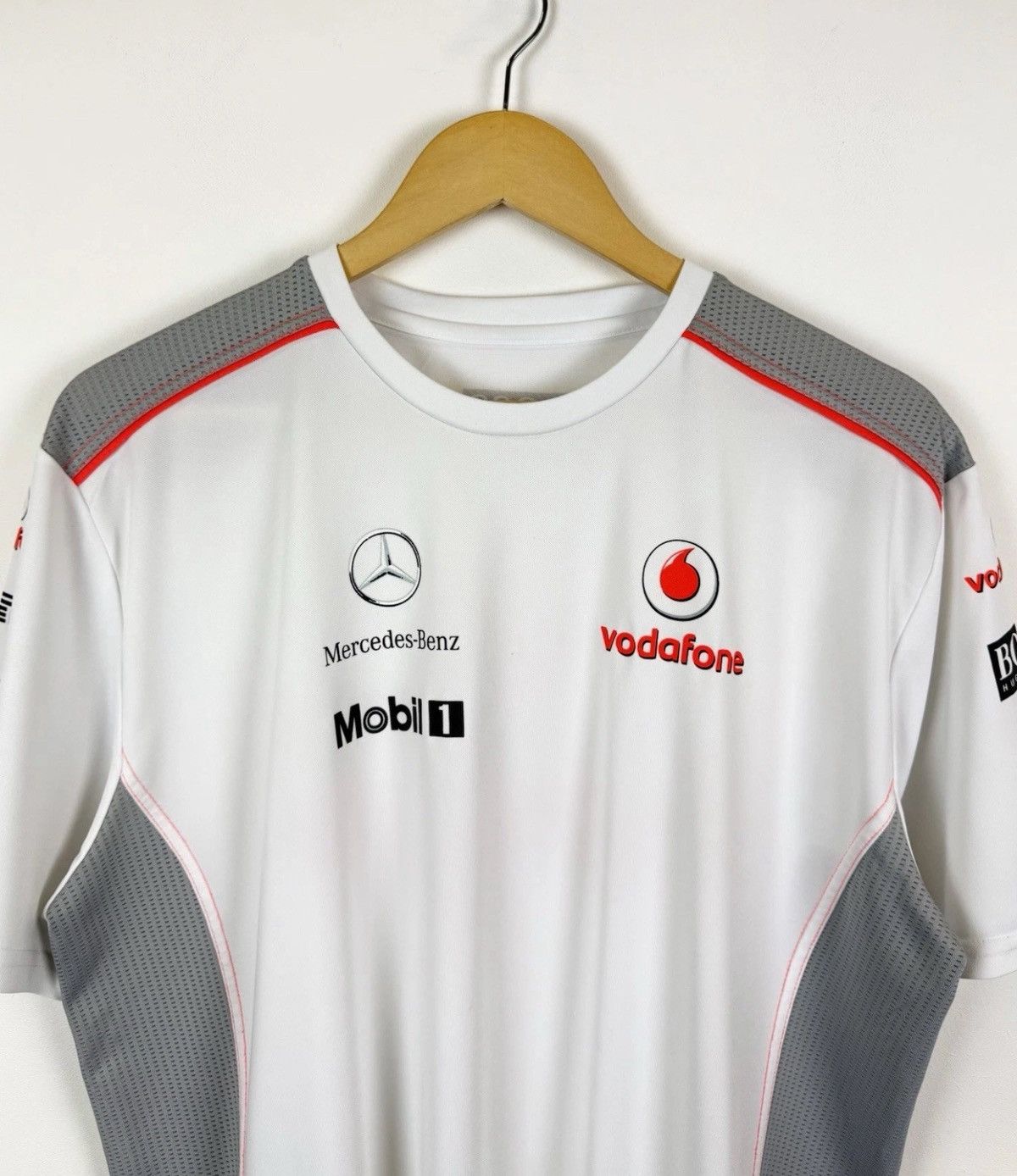 Hugo Boss Vodafone Mercedes Benz Formula Racing Button T-Shirt Jersey Size US XL / EU 56 / 4 - 2 Thumbnail