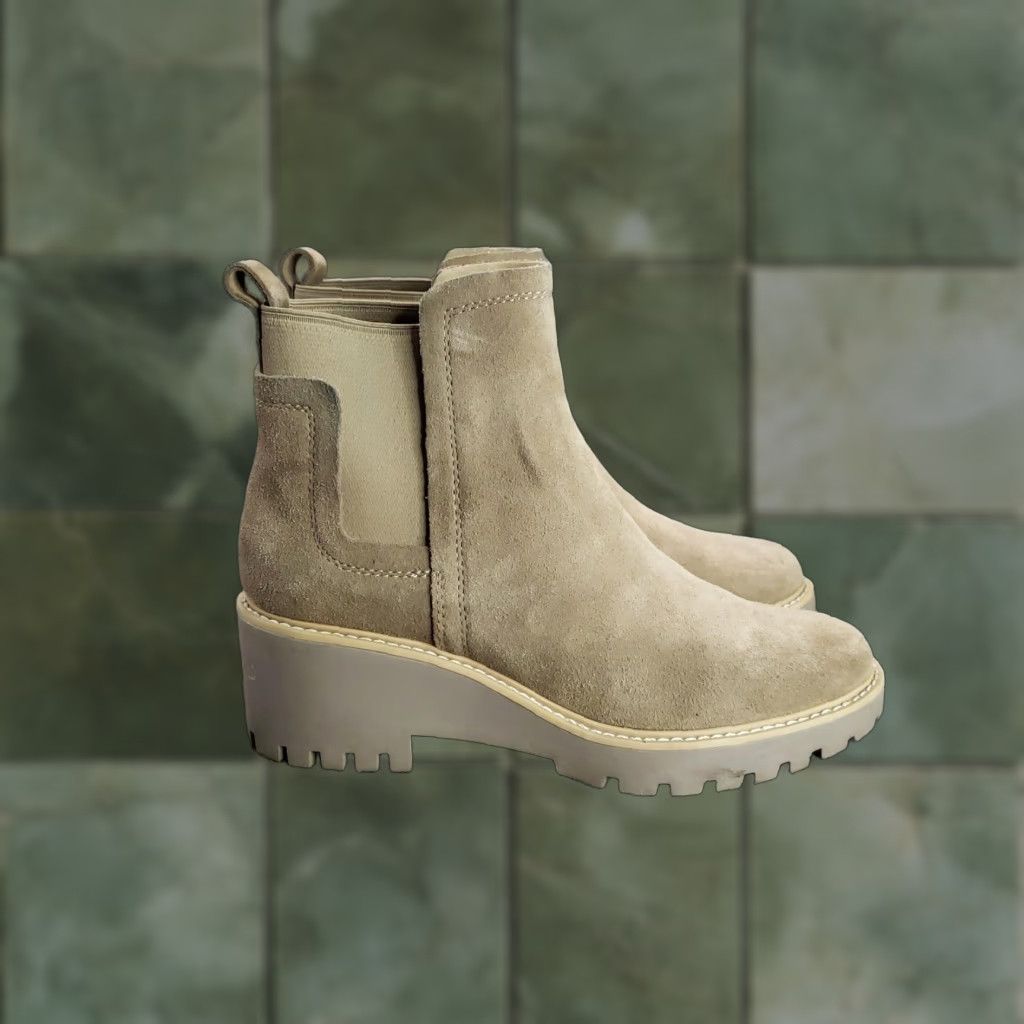 Dolce Vita Dolce Vita Boots Womens Size 9 Beige Suede Chelsea Lug Sole Ankle Chunky Size US 9 / IT 39 - 1 Thumbnail