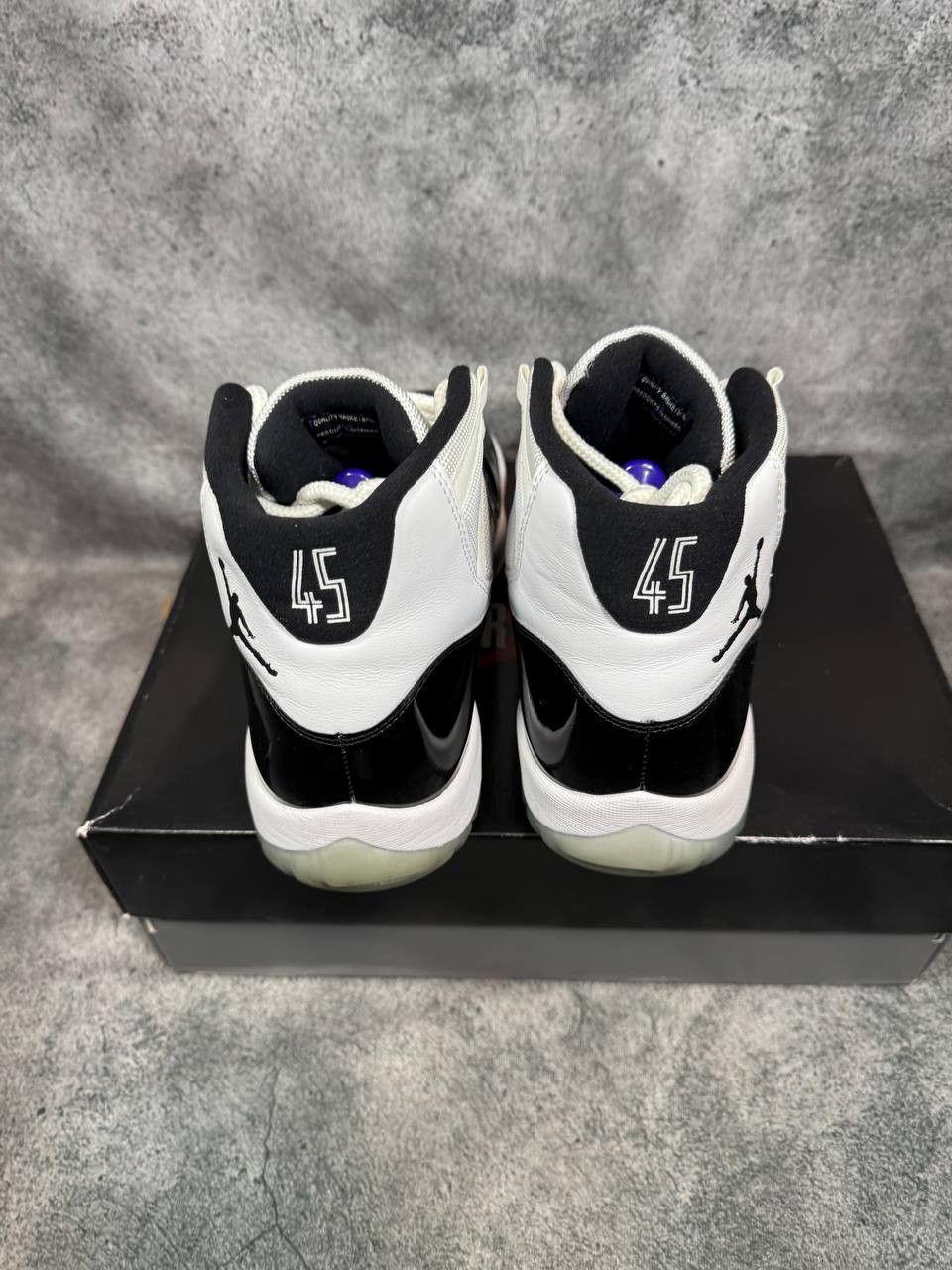 Jordan Brand Size 10.5 | Jordan 11 Concord With Box | Pre-Owned Size US 10.5 / EU 43-44 - 2 Thumbnail
