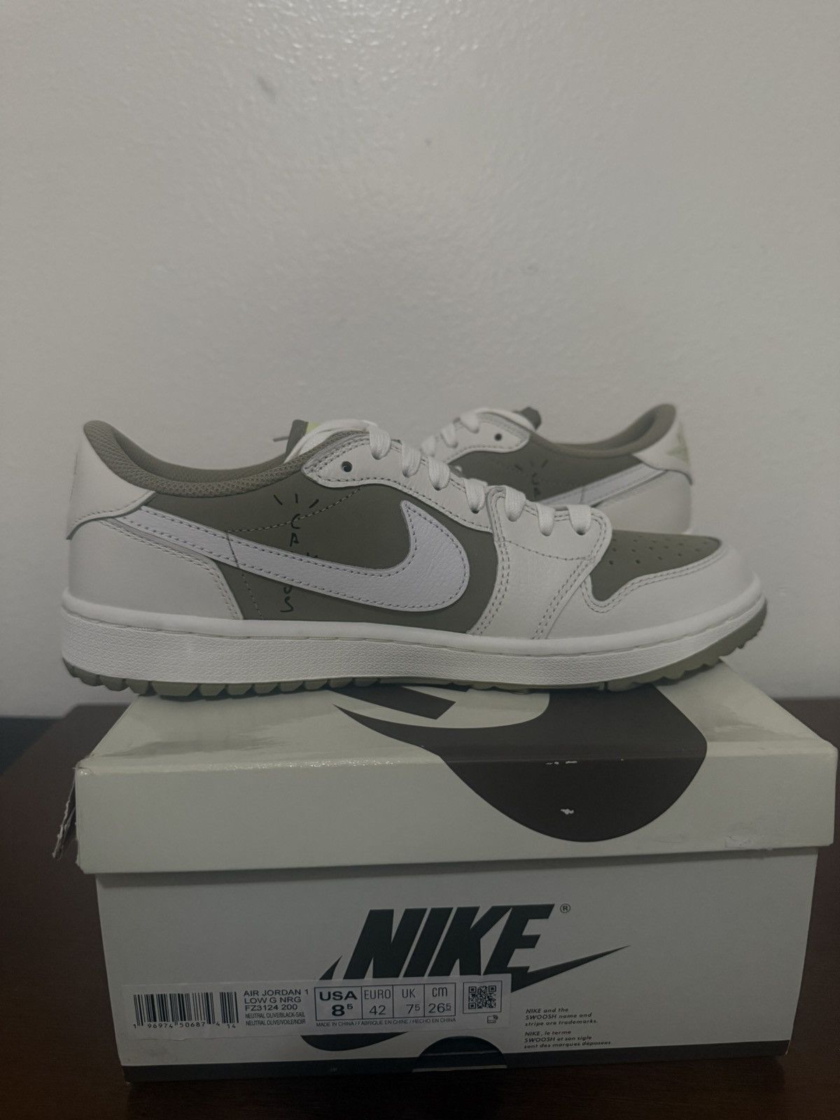 Jordan Brand × Travis Scott Travis Scott Jordan 1 Low Golf Neutral Olive Size US 8.5 / EU 41-42 - 2 Thumbnail