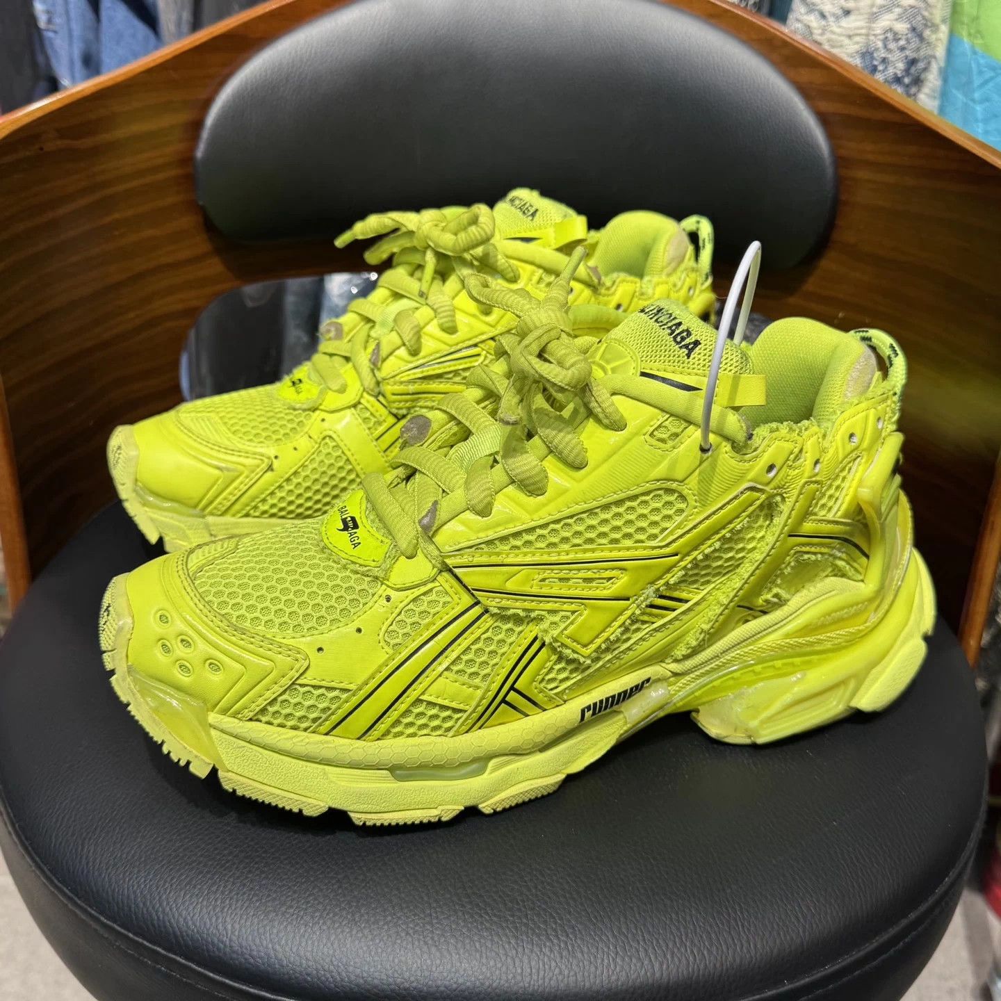 Balenciaga Balenciaga Runner Fluorescent Yellow 40 Size US 7 / EU 40 - 1 Thumbnail