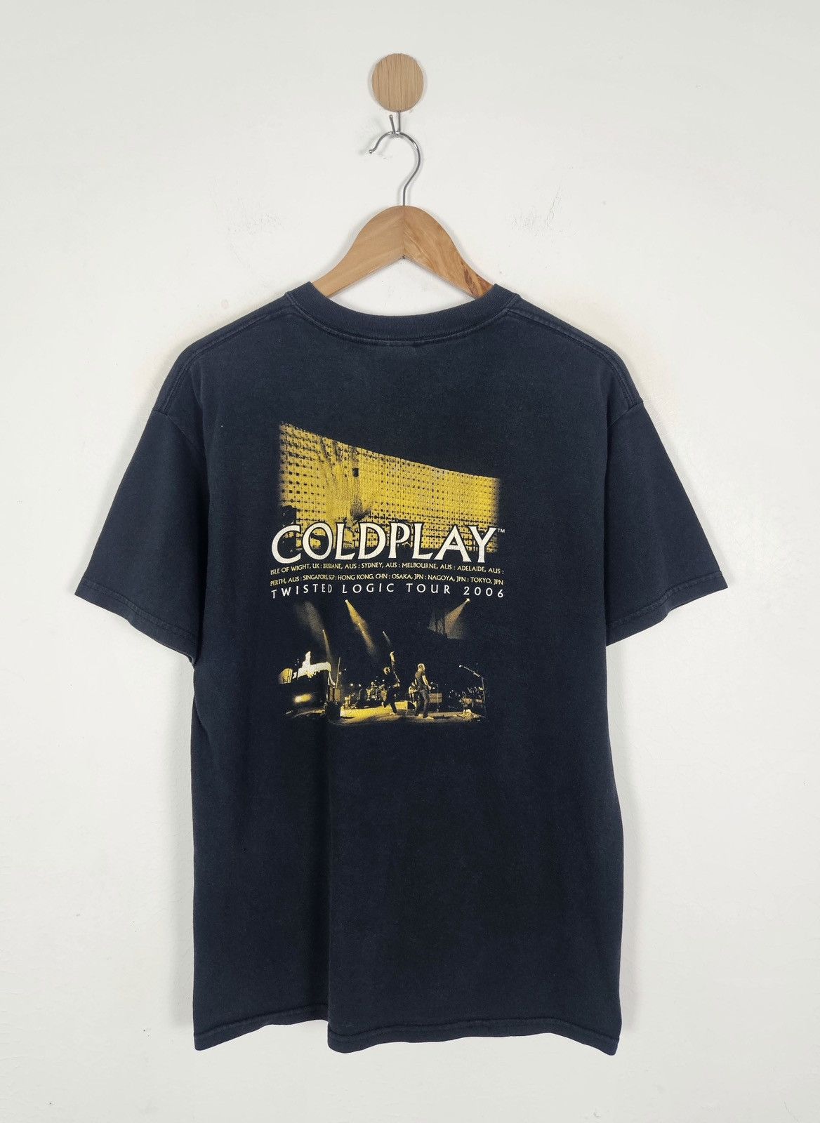 Band Tees Vintage Coldplay Twisted Logic 2006 tour shirt Size US M / EU 48-50 / 2 - 2 Thumbnail