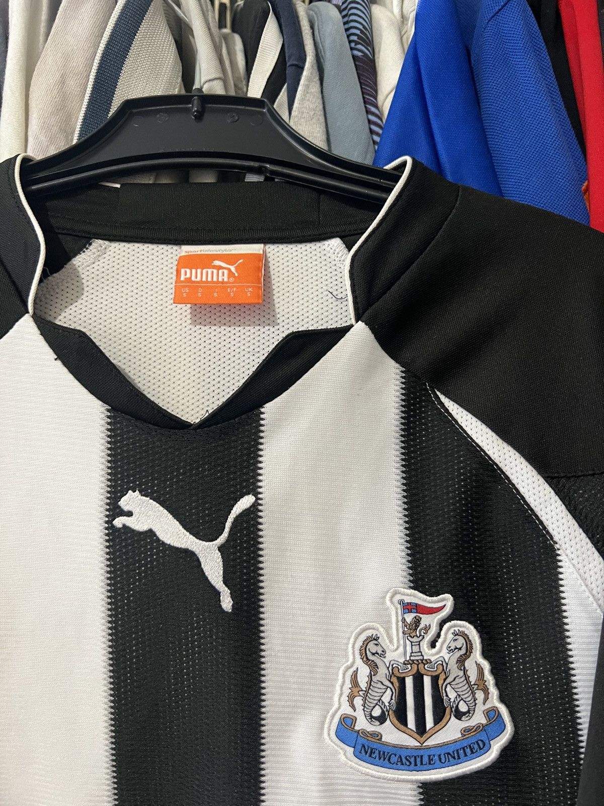 Other 2010/2011 PUMA NEWCASTLE UNITED FC HOME FOOTBALL SHIRT Size US S / EU 44-46 / 1 - 5 Thumbnail