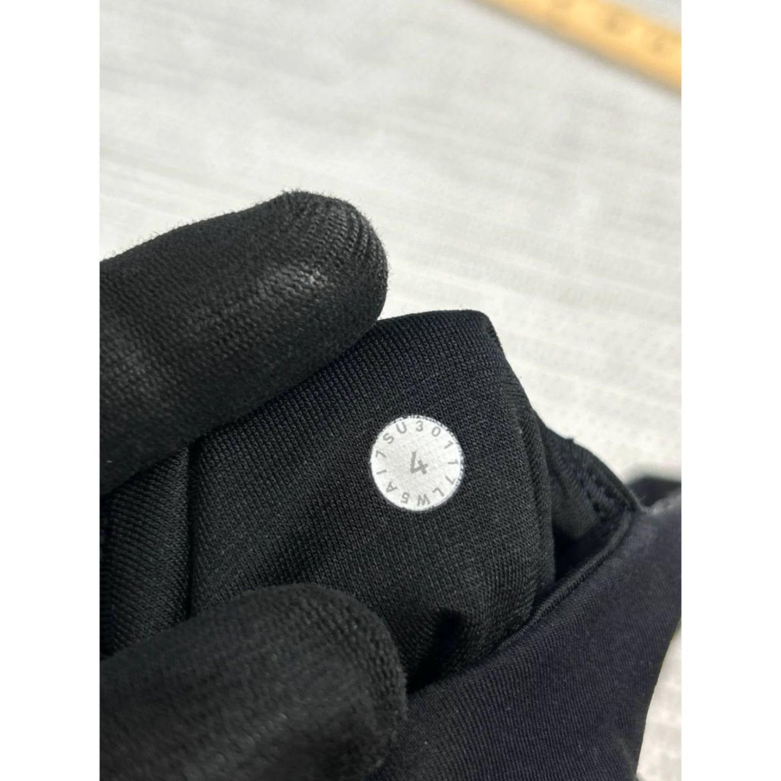 Lululemon Lululemon Leggings Womens 4 Black Logo Mid Rise Athleisure Running Size 27" / US 4 / IT 40 - 7 Thumbnail