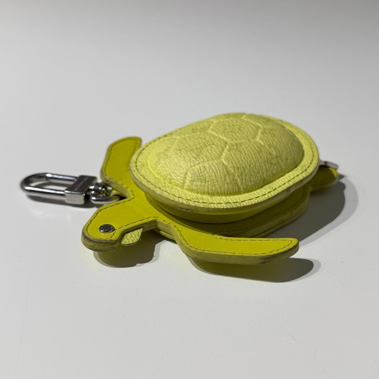 Louis Vuitton Louis Vuitton Leather Turtle Bag Charm Size ONE SIZE - 4 Thumbnail