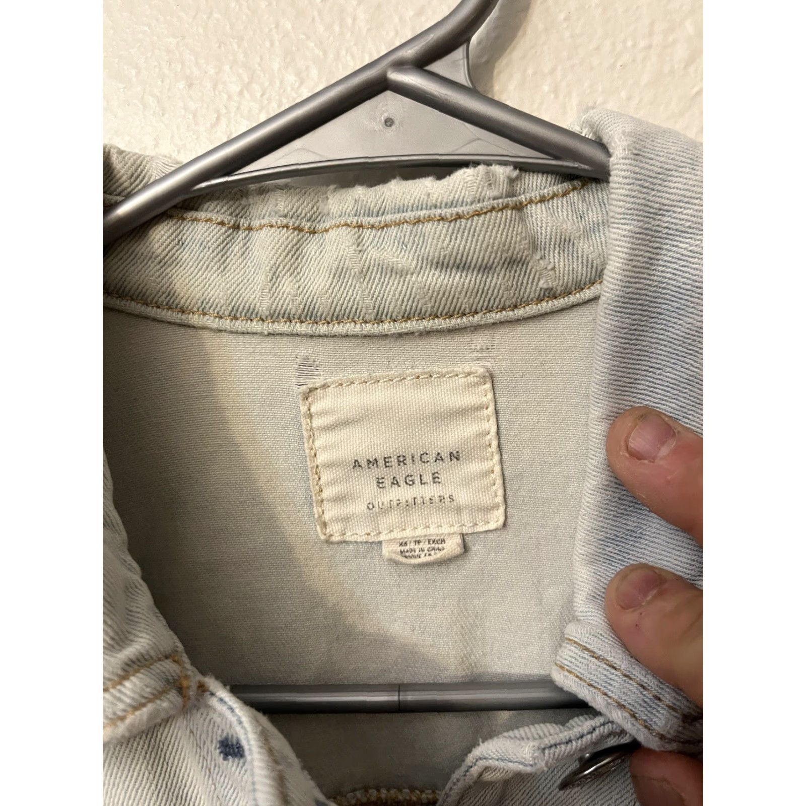 American Eagle Outfitters American Eagle Outfitters Jacket Women's XS Light Wash Distressed Denim Long Sleeve Blue Size 26" / US 2 / IT 38 - 2 Thumbnail