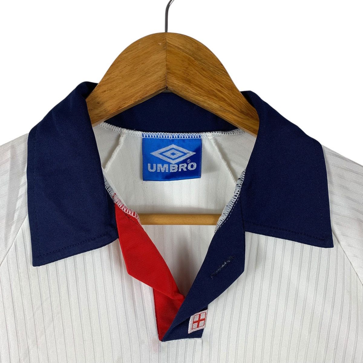 Umbro Vintage UMBRO ENGLAND 1997/98 Home kit football jersey Size US M / EU 48-50 / 2 - 5 Thumbnail