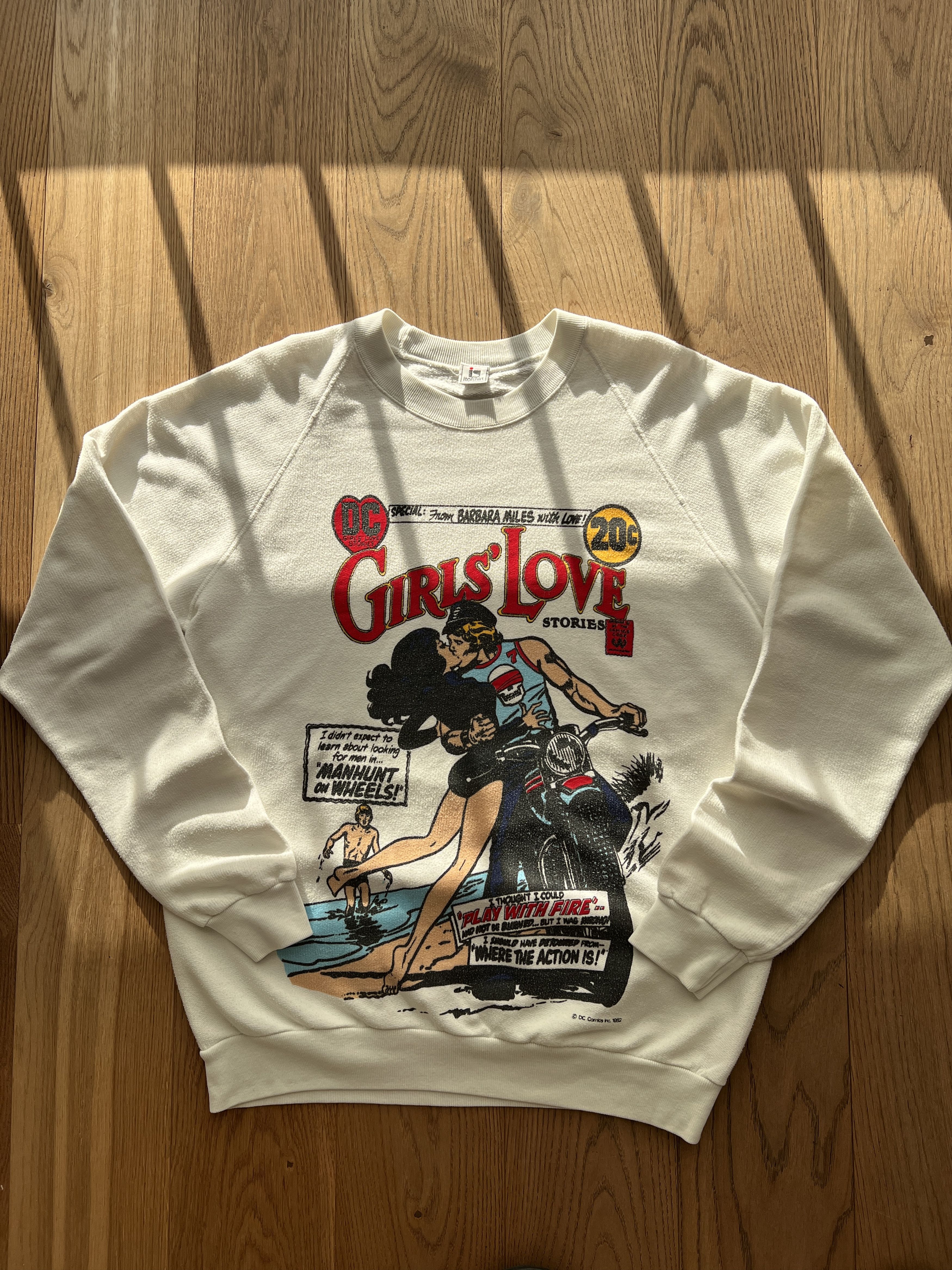 DC Comics Very rare! 1982 DC Comics Girls love stories sweatshirt Size US M / EU 48-50 / 2 - 18 Thumbnail