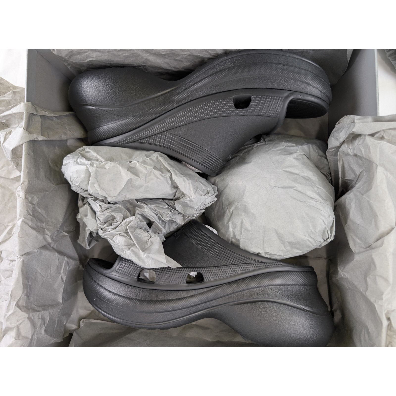Balenciaga o1rshd1 Q:2 / Crocs Pool Rubber Slide Slipper in Black Size US 11 / EU 44 - 20 Thumbnail