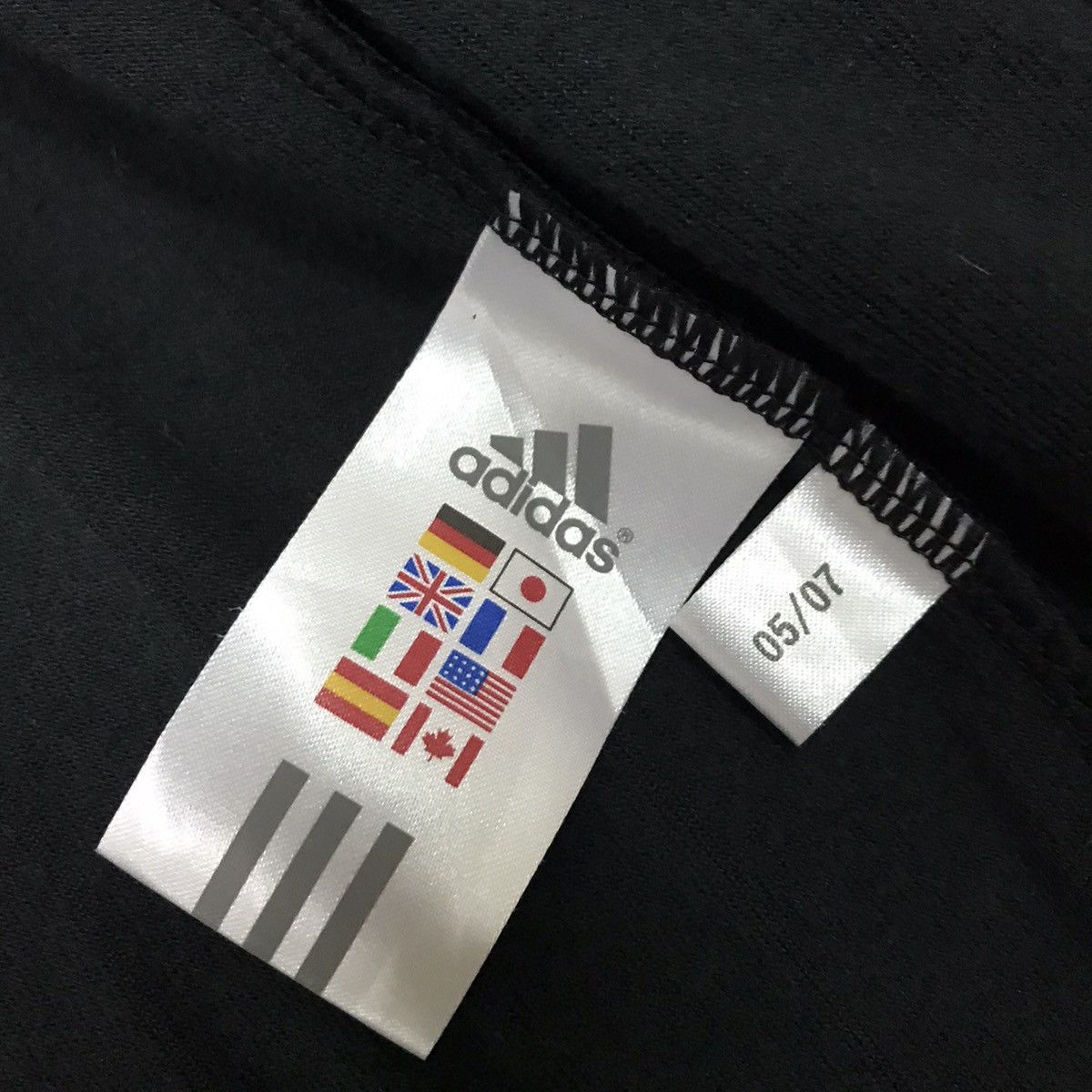 Adidas × Vintage Vintage Y2k Adidas Small Logo Velvet Sweater Size US S / EU 44-46 / 1 - 7 Thumbnail