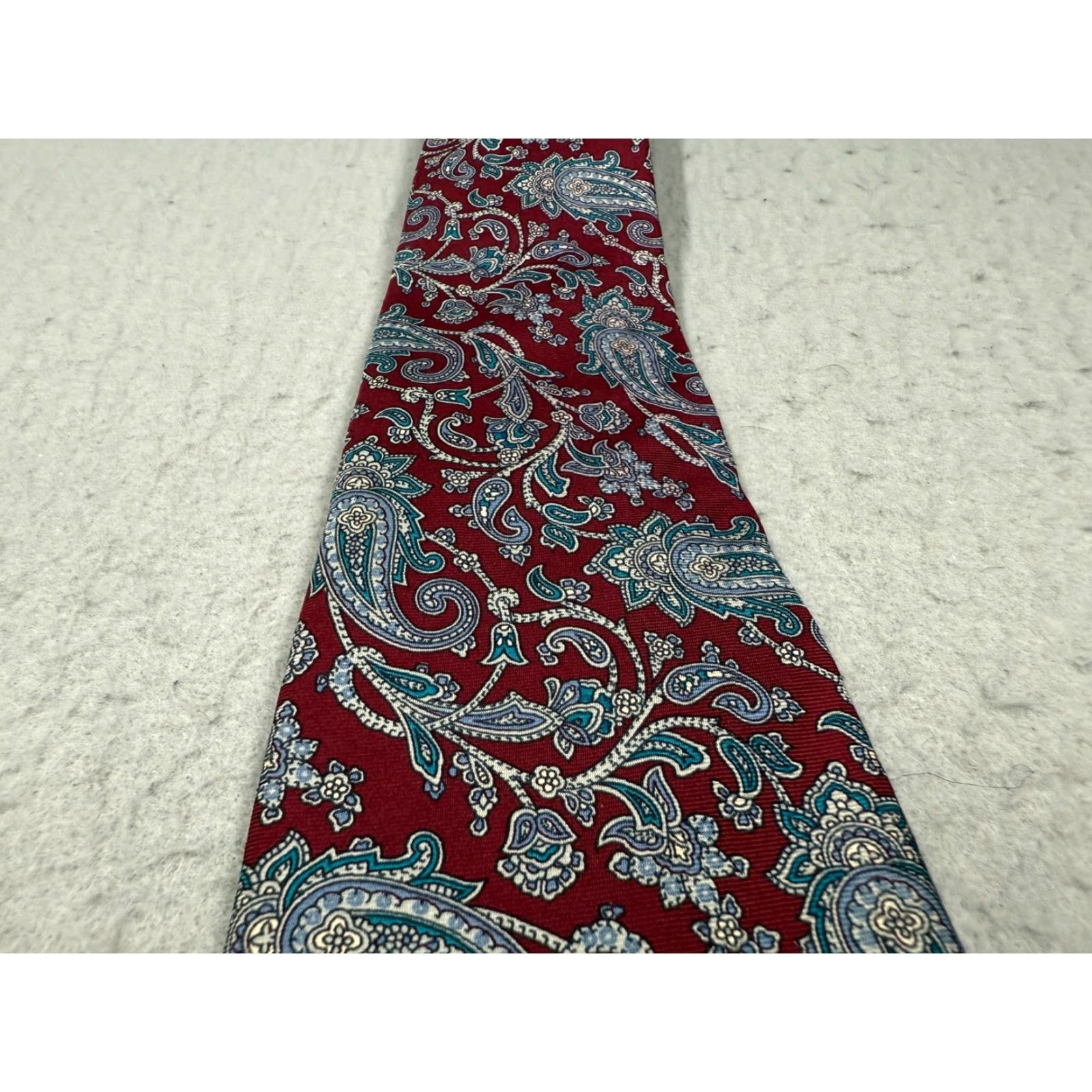Yves Saint Laurent Vintage Yves Saint Laurent Neck Tie Mens Red Paisley Silk Work Made in USA Tie Size ONE SIZE - 2 Thumbnail