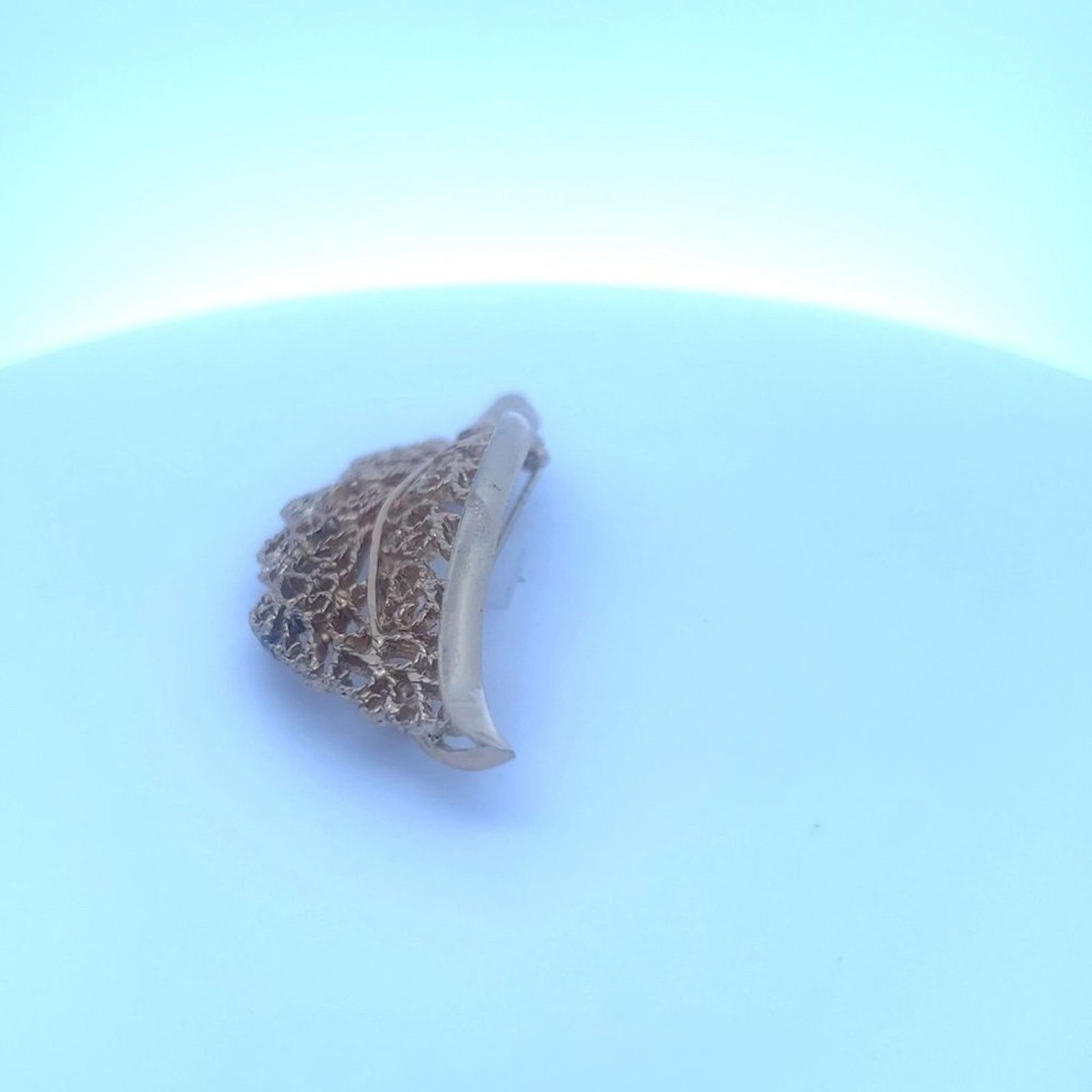 Monet Vintage - Monet - Filigree Gold Tone Leaf Brooch Pin Size ONE SIZE - 6 Thumbnail