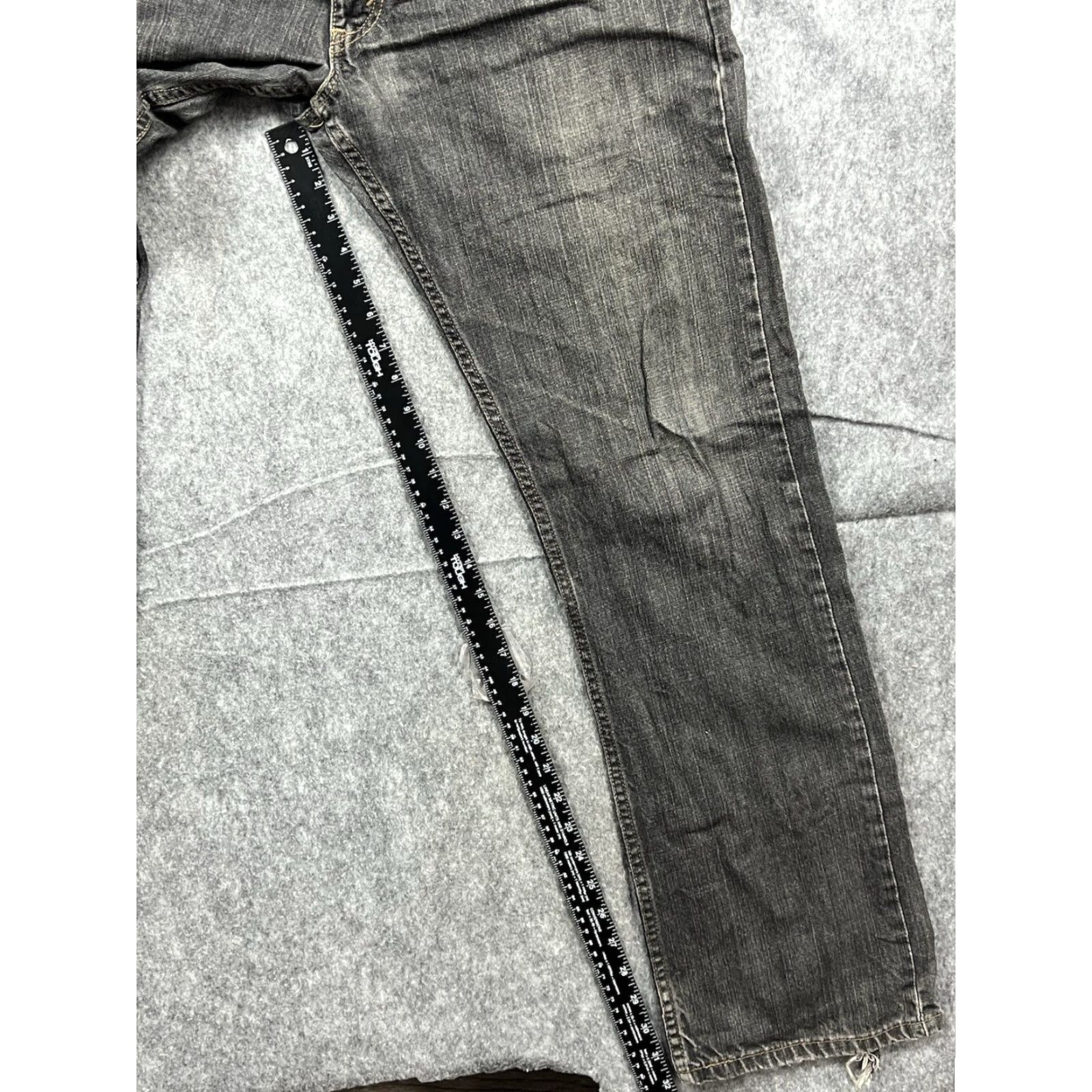 Levi's VINTAGE Levi's 514 Jeans Black Slim Straight Leg Distressed Size 34x32 Men Slim Jeans Size US 34 / EU 50 - 3 Thumbnail