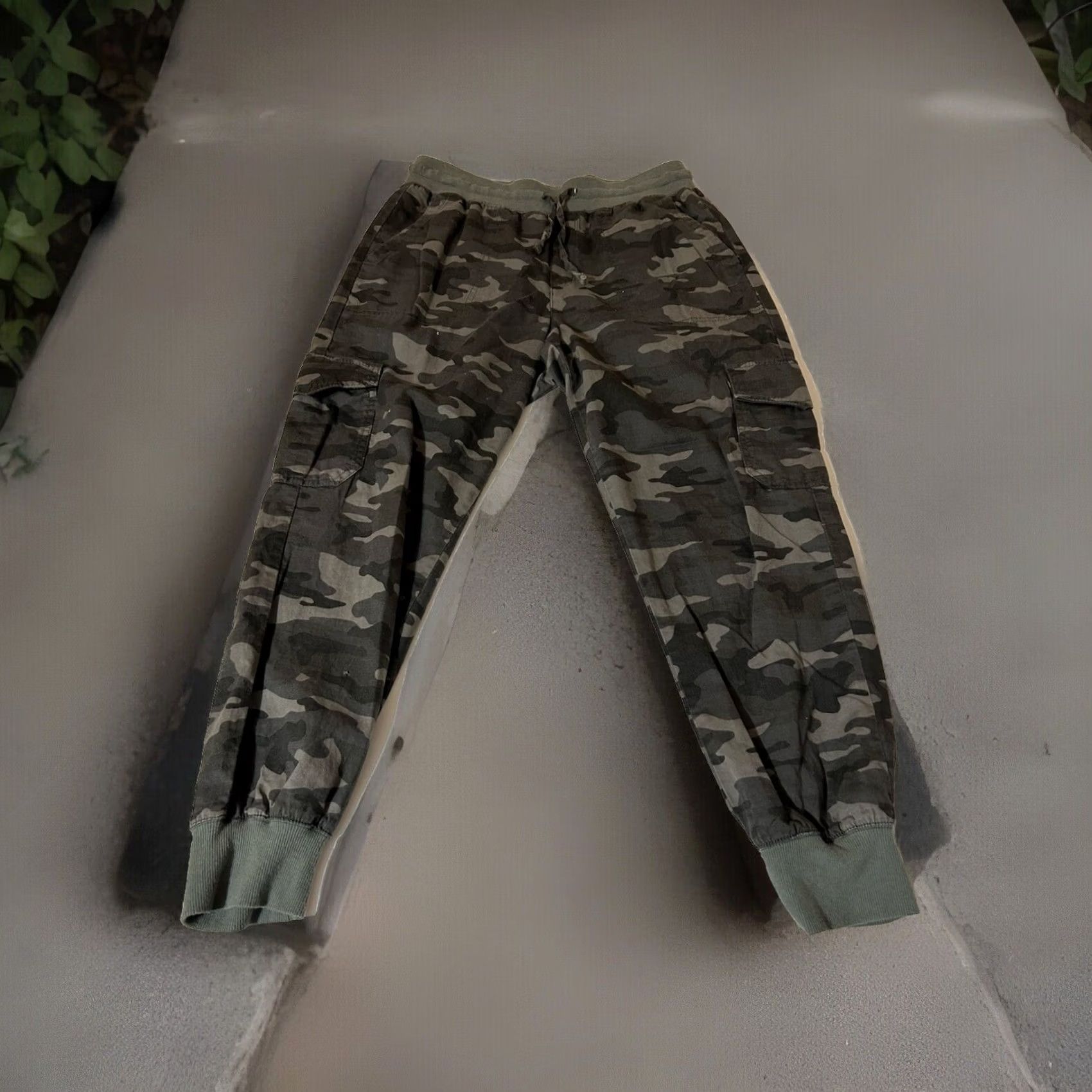 Gap Gap Cargo Pants Women Small Camo Pull Up Drawstring Elastic Waist Size 32" / US 10 / IT 46 - 4 Thumbnail
