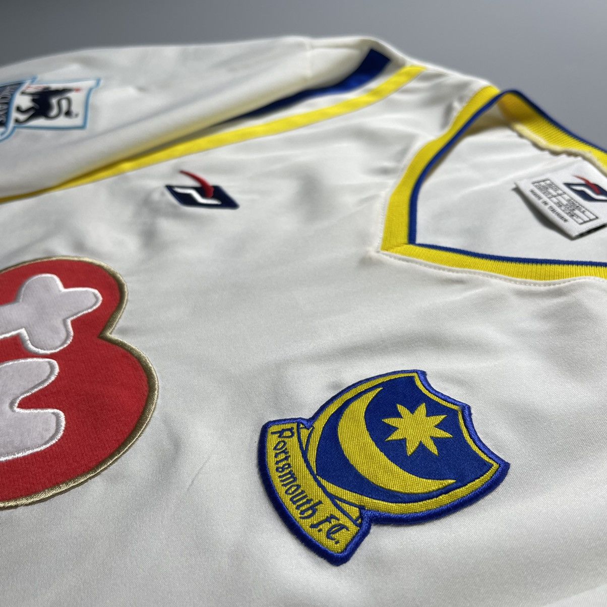 Pompeii × Vintage PORTSMOUTH POMPEY 2004/2005 FOOTBALL THIRD JERSEY #20 YAKUBU Size US S / EU 44-46 / 1 - 5 Thumbnail