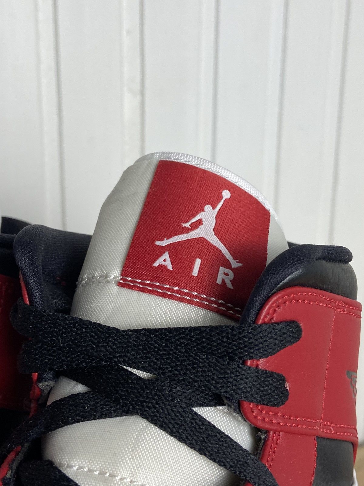 Jordan Brand New Jordan 1 Mid Chicago (2020) Size 15US Size US 15 / EU 48 - 8 Thumbnail