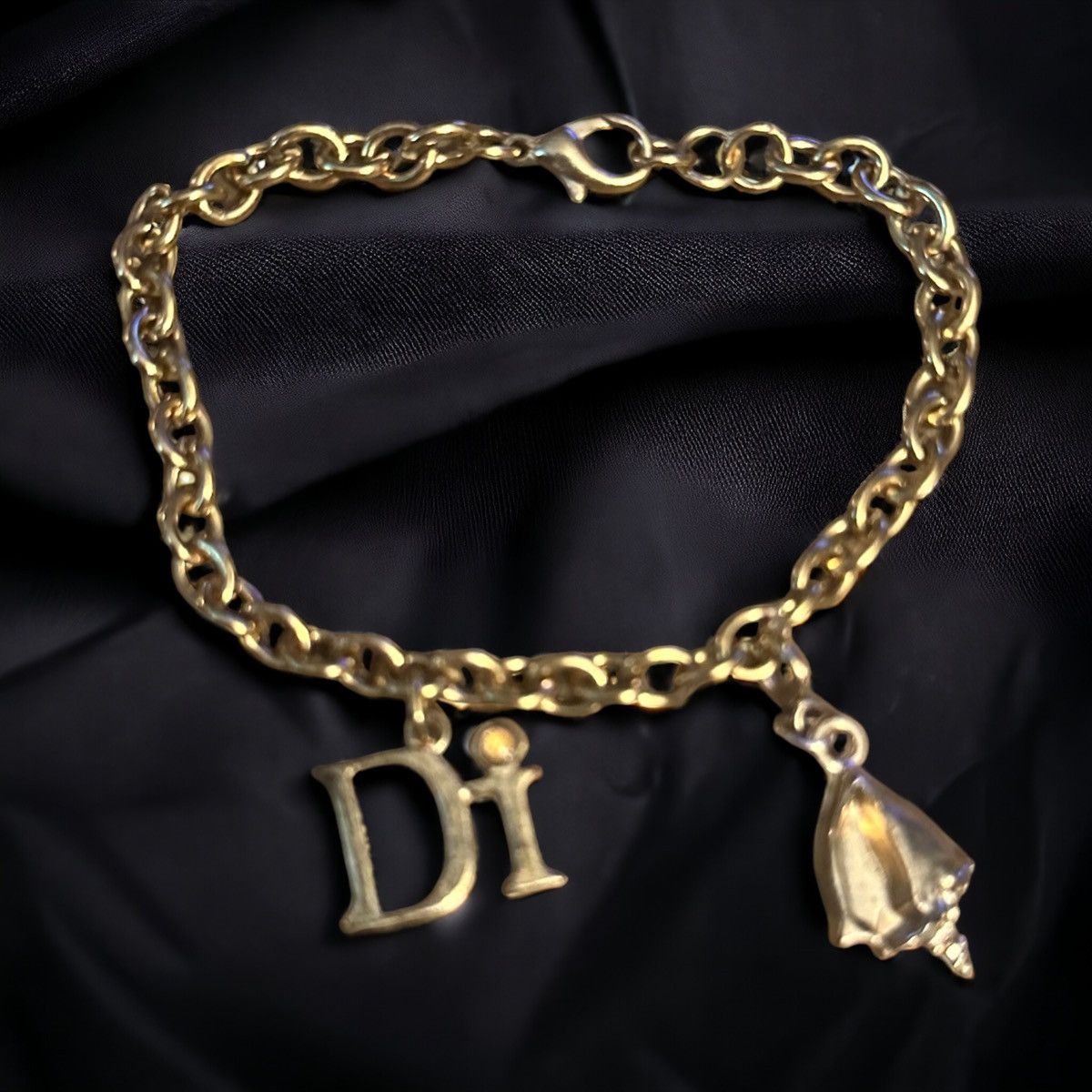 Other Di gold tone conch shell charm bracelet Size ONE SIZE - 1 Thumbnail