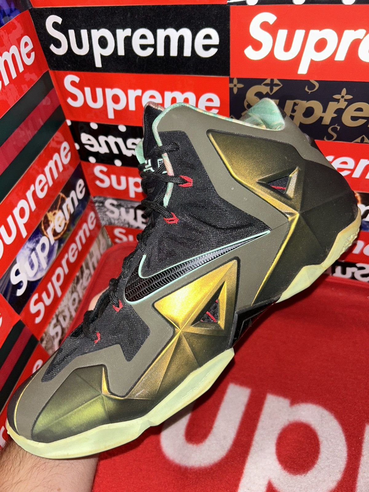 Nike Nike LeBron 11 King's Pride 616175-700 size 13 with box Size US 13 / EU 46 - 6 Thumbnail