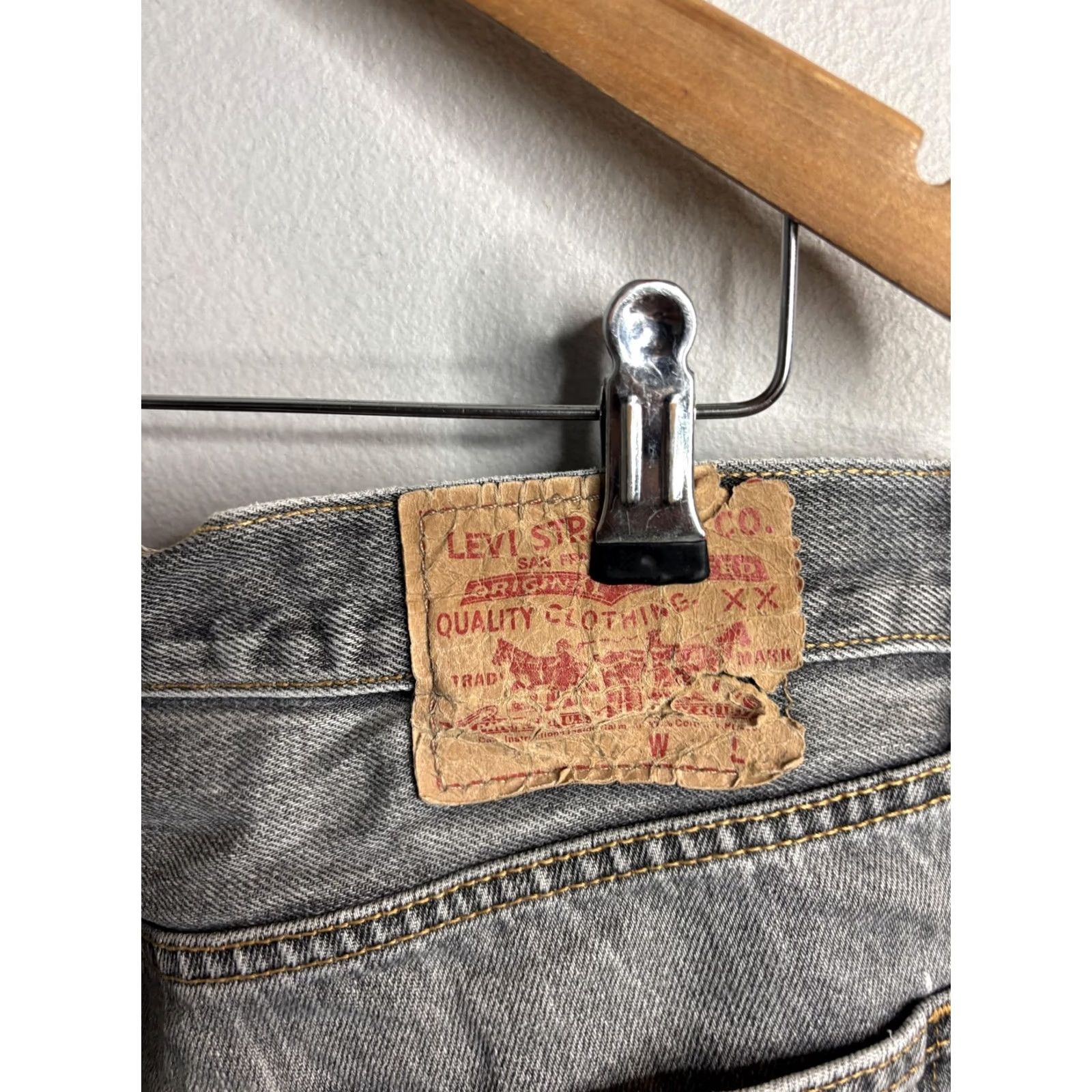 Levi's Levis Mens Jeans 36x29 Gray Faded High Rise Straight Leg Denim Distressed Size US 36 / EU 52 - 3 Thumbnail