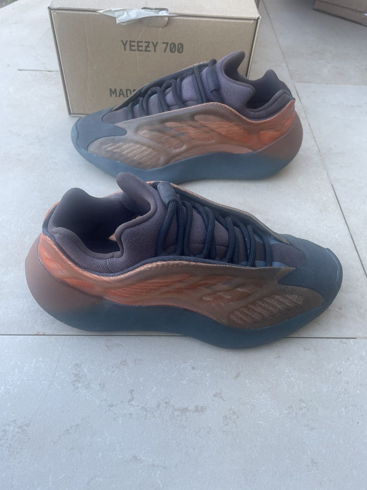 Adidas adidas Yeezy 700 V3 Copper Fade OG Box and Tags Size US 6.5 / EU 39-40 - 1 Thumbnail