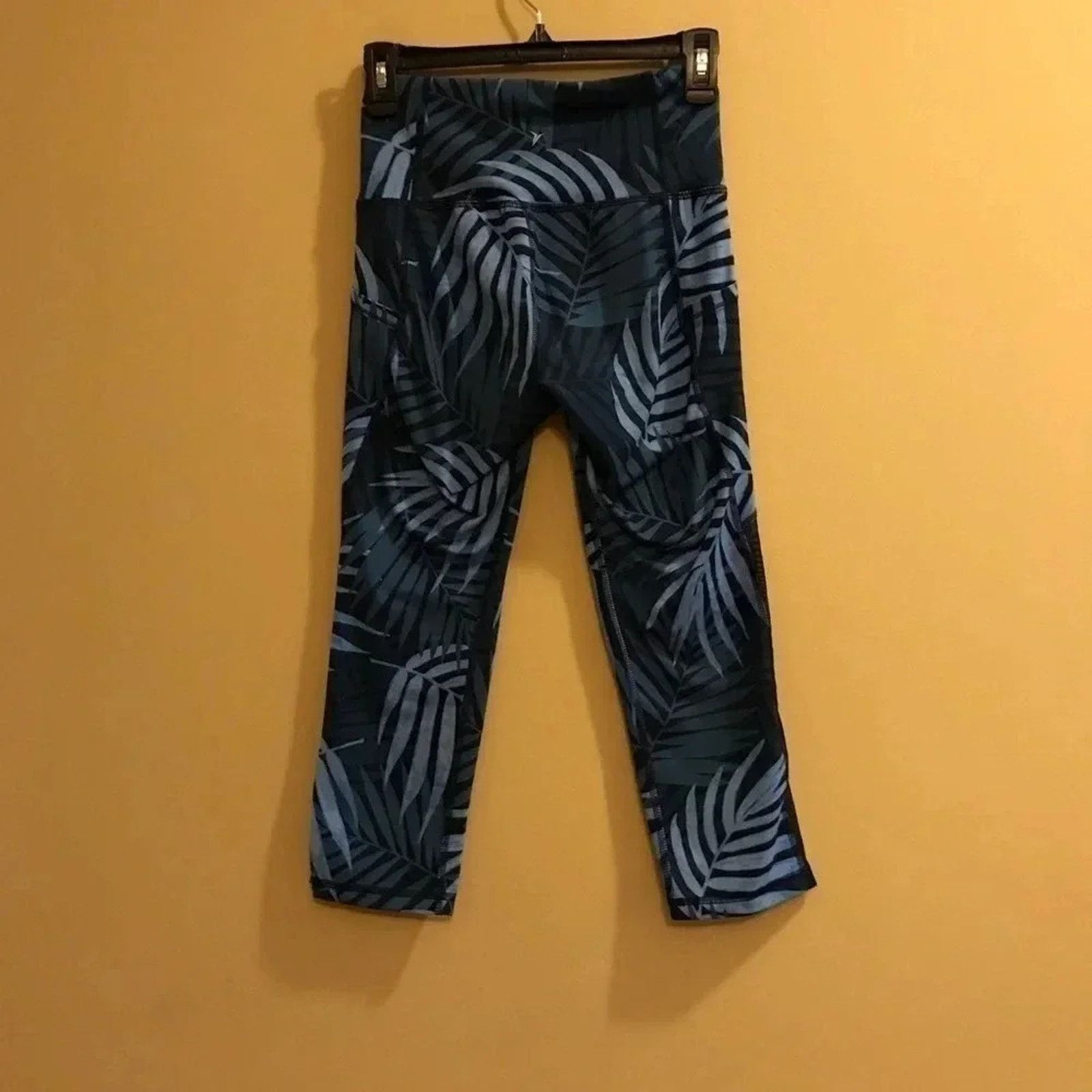 Old Navy Old Navy Active Go Dry Palm Leaf Cropped Mesh Leggings Sz S Size 26" / US 2 / IT 38 - 3 Thumbnail