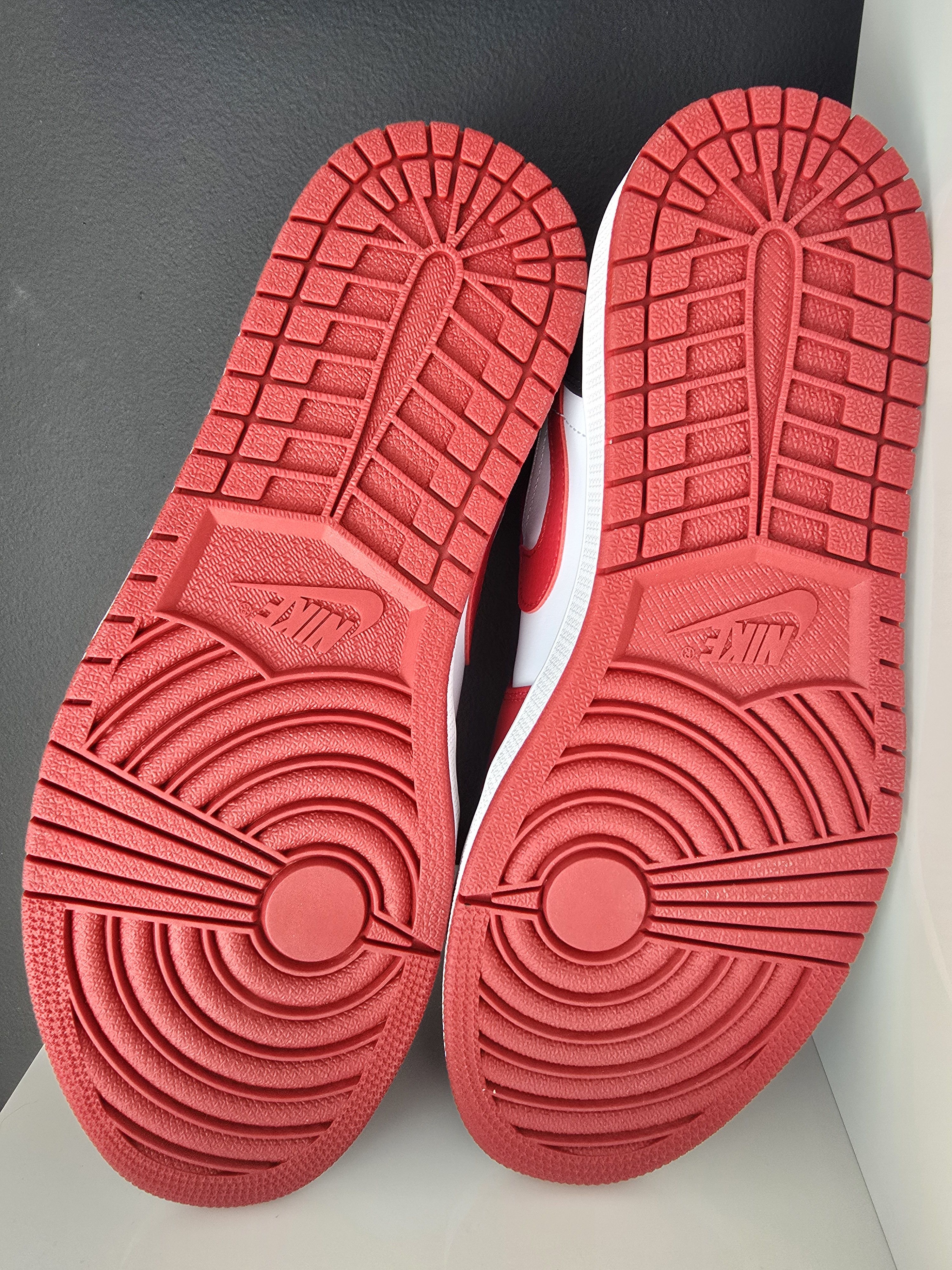 Jordan Brand Jordan 1 Low "Bulls" Size US 11 / EU 44 - 7 Thumbnail