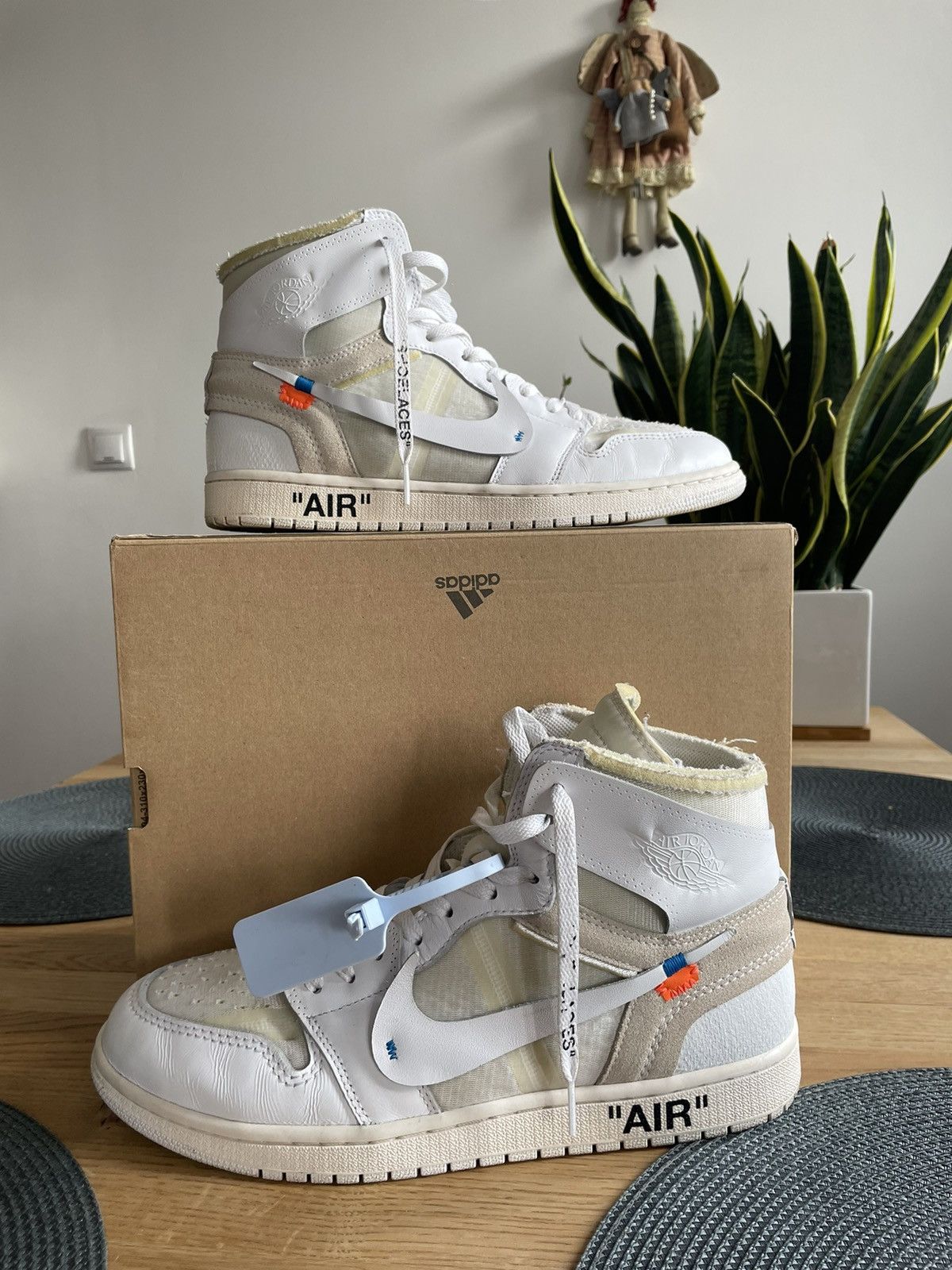 Shops off white air jordan 1 europe exclusive