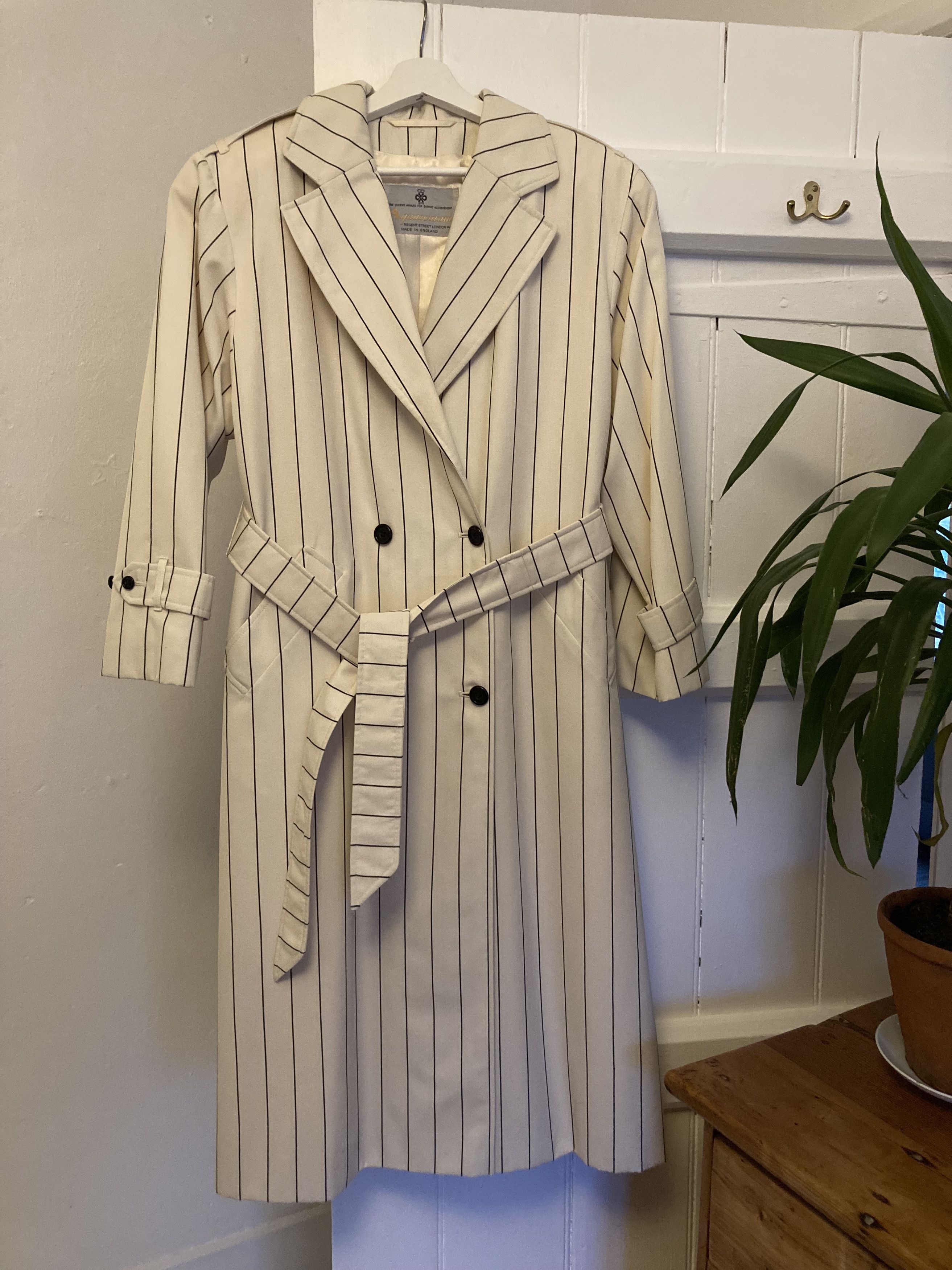 Aquascutum Black and White stripe Aquascutum Coat Size M / US 6-8 / IT 42-44 - 1 Thumbnail