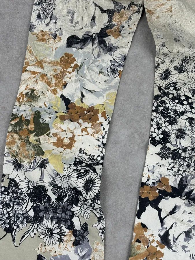 Just Cavalli 2000s Cavalli Cream Floral Fantasy Pants Size US 30 / EU 46 - 9 Thumbnail