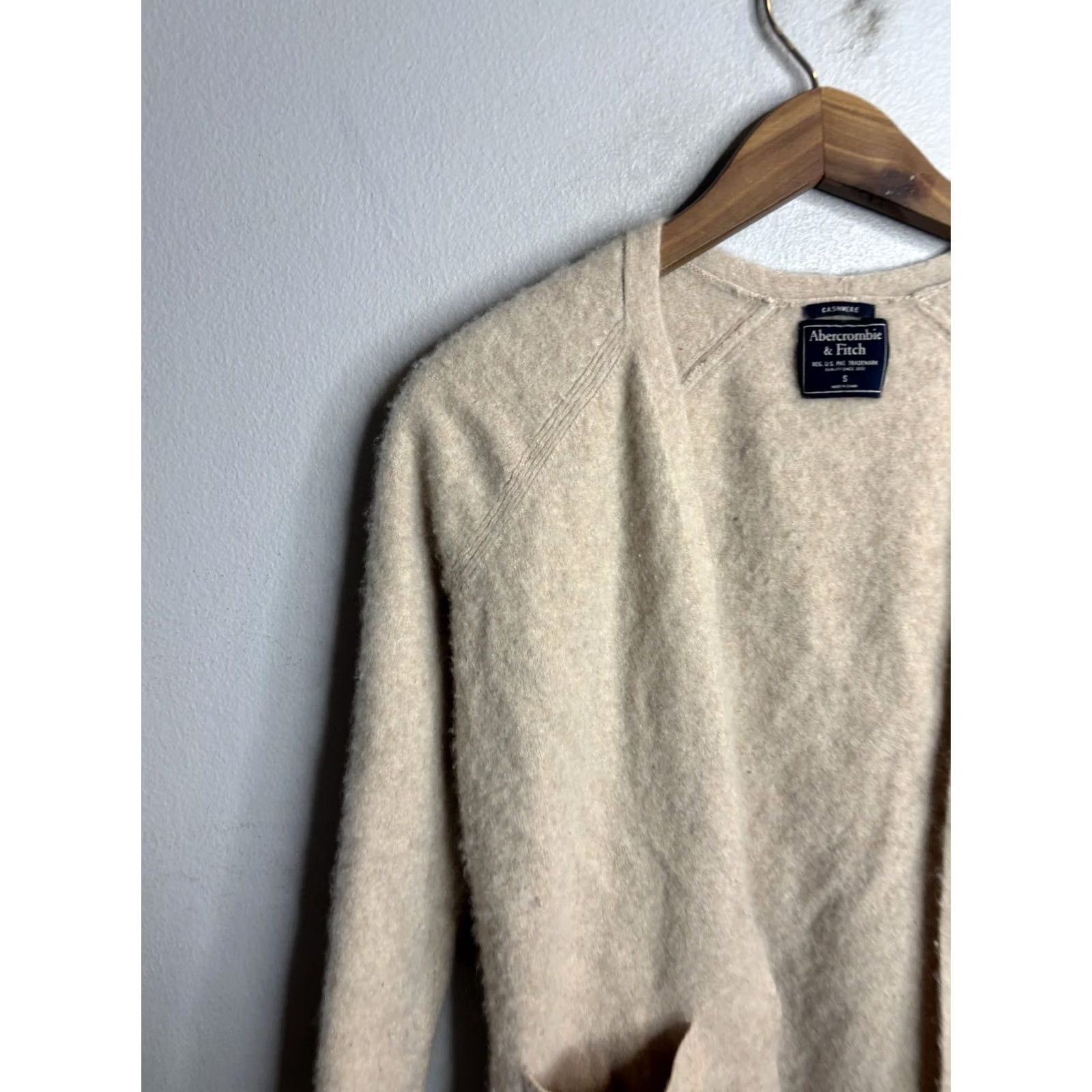 Abercrombie & Fitch VINTAGE Abercrombie & Fitch Cardigan Womens Small Beige Cashmere Open Front Pockets Size S / US 4 / IT 40 - 2 Thumbnail