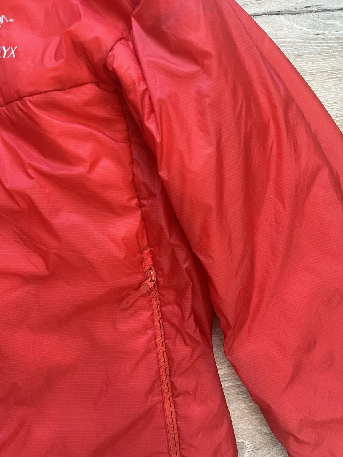 Arc'teryx Arcteryx atom red jacket gorpcore streetwear Size US M / EU 48-50 / 2 - 7 Thumbnail