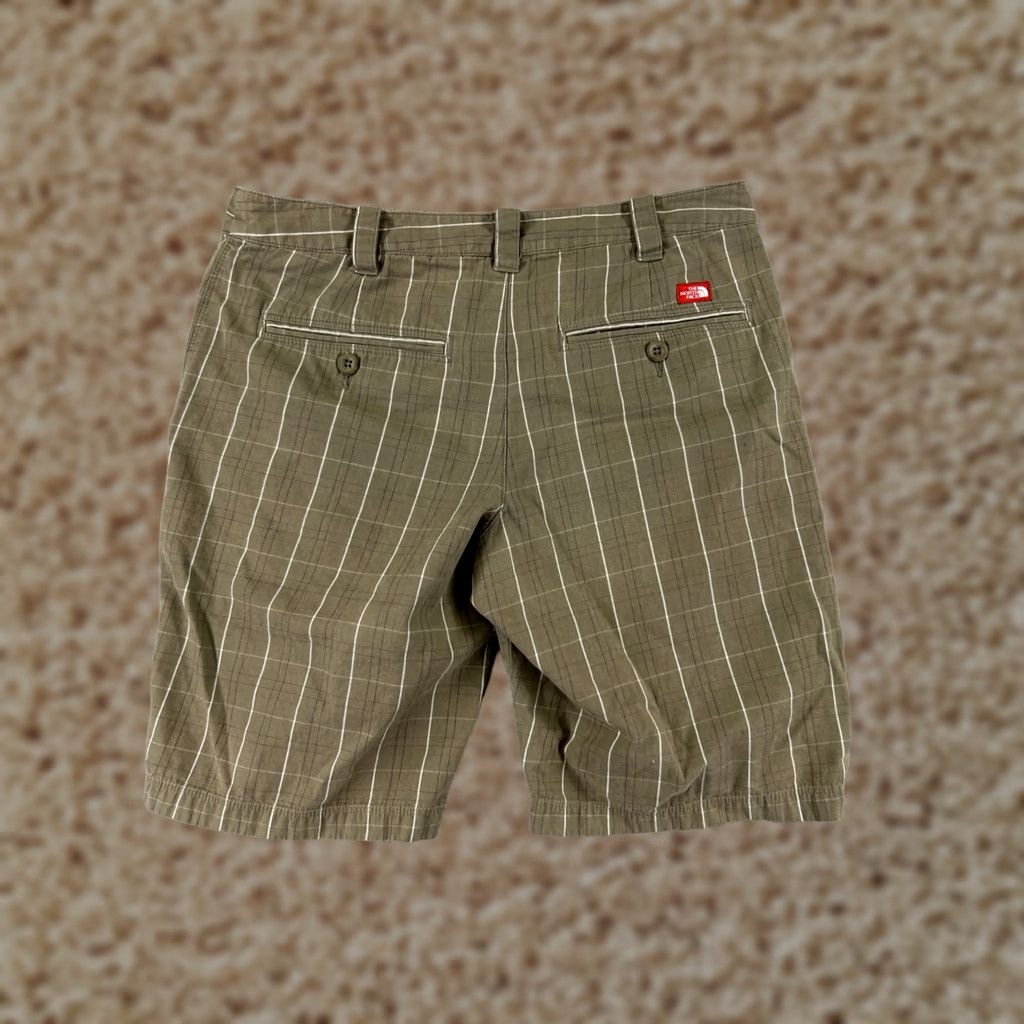 The North Face The North Face Womens Shorts Plaid 100% Cotton Beige Golf Twill Chino 28x10 Adjustable Stretch Machine Washable Regular Size 30" / US 8 / IT 44 - 1 Thumbnail