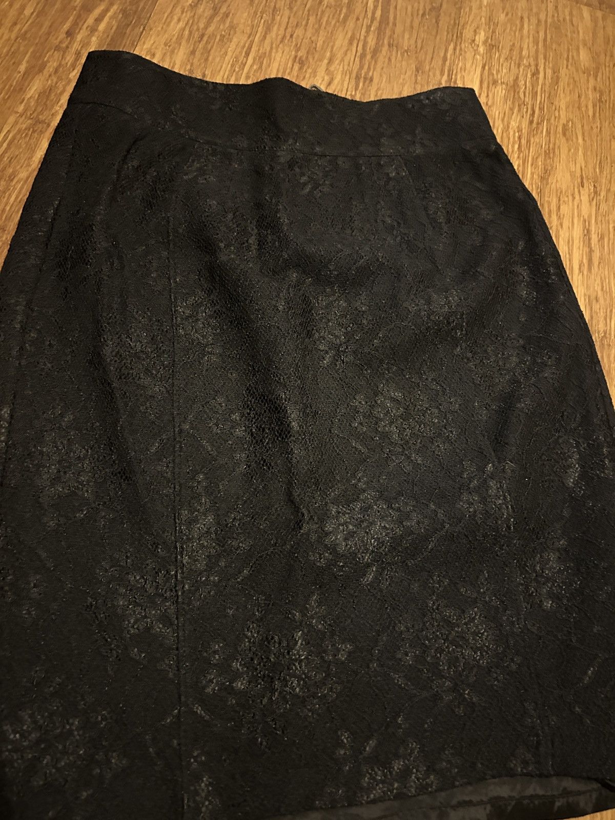 Burberry Burberry Knee Length Black Lace Skirt size US 4 Size 27" / US 4 / IT 40 - 4 Thumbnail