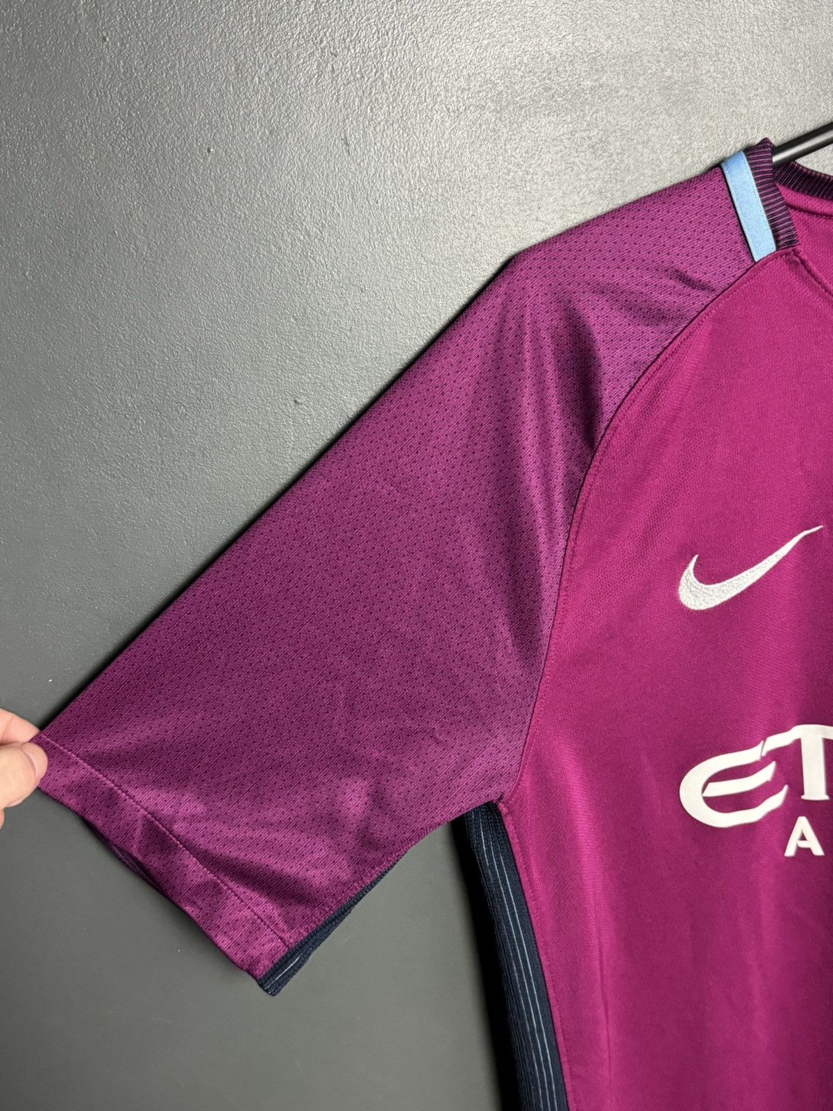 Nike Manchester City 17/18 Away Football Soccer Jersey T-Shirt Size US M / EU 48-50 / 2 - 4 Thumbnail