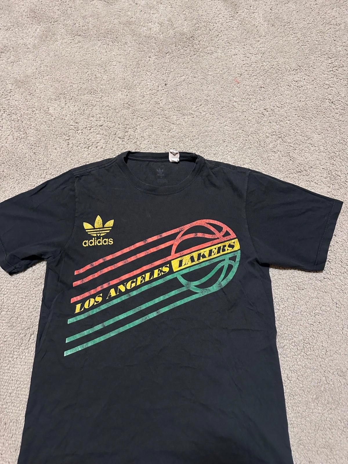 Adidas Vintage Adidas Lakers T-Shirt Sz S Size US S / EU 44-46 / 1 - 3 Thumbnail