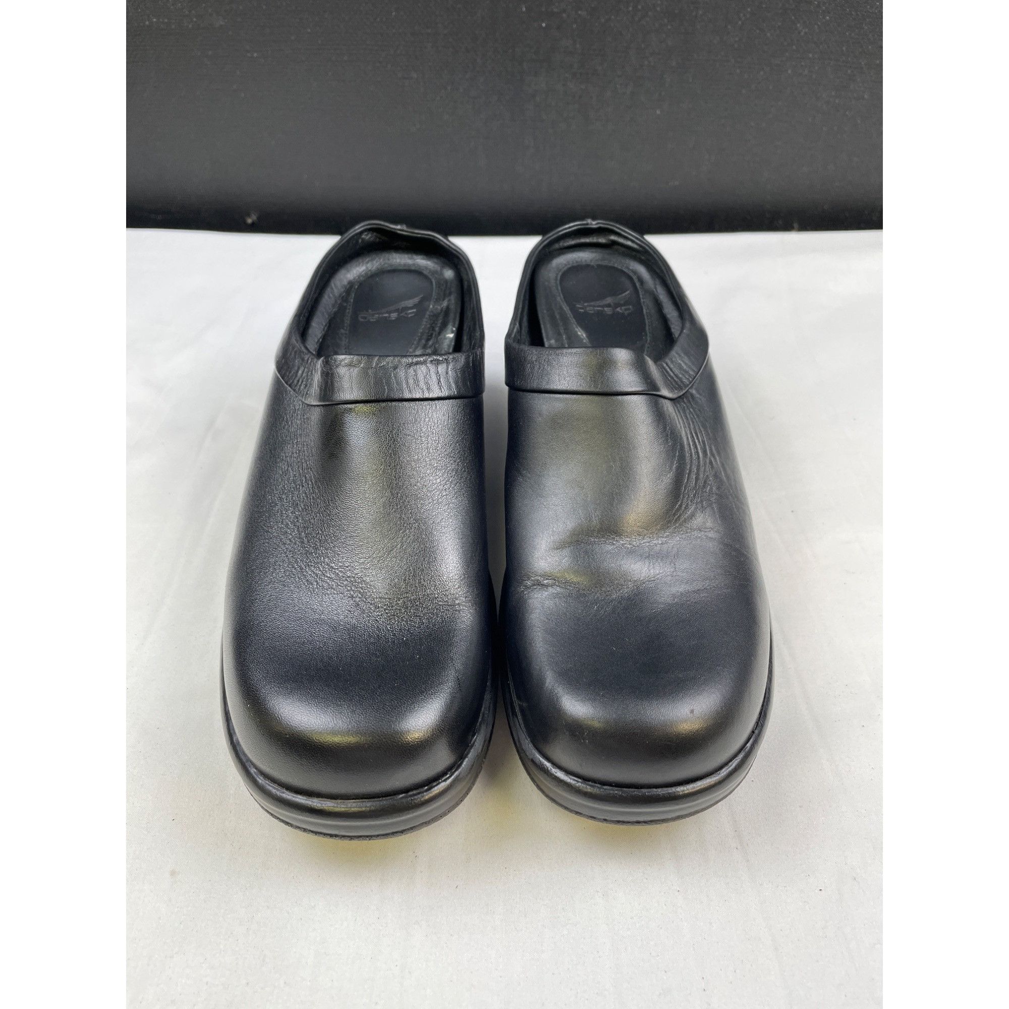Dansko Dansko Women's Black Leather Clogs/ Shoes/ Slip On Size 41-9 Size US 9.5 / IT 39.5 - 2 Thumbnail