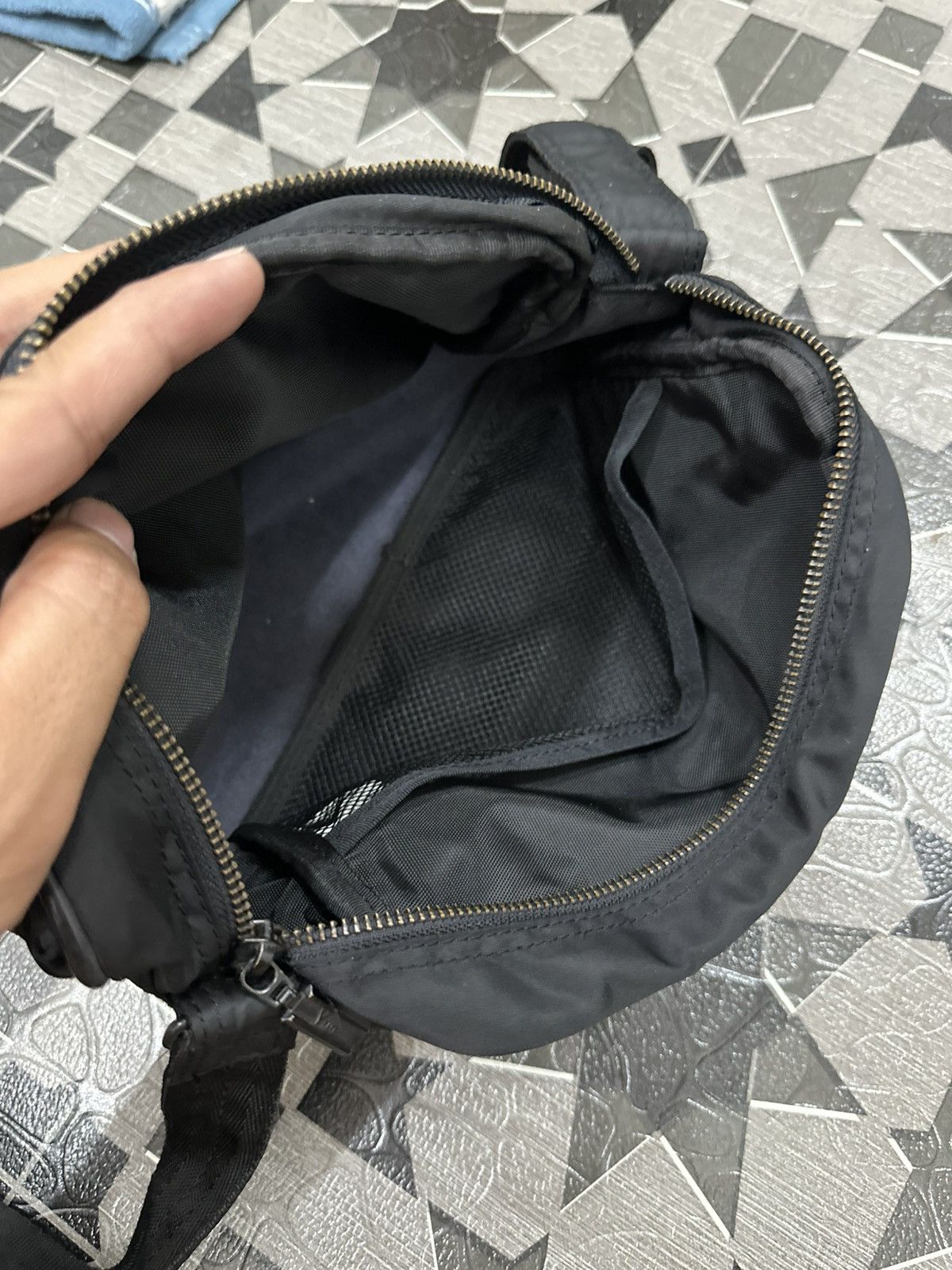 Yohji Yamamoto Ysaccs Yohji Yamamoto Pour Homme Sling Bag Size ONE SIZE - 23 Thumbnail