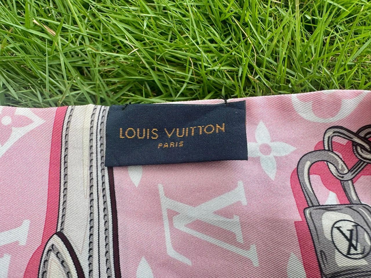 Louis Vuitton Louis Vuitton Silk Escale Confidential Bandeau Scarf Size ONE SIZE - 4 Thumbnail