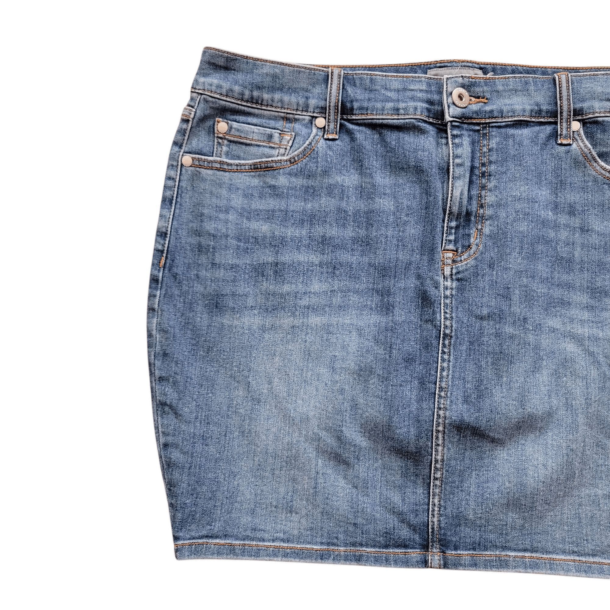 Torrid Torrid Mini Denim Straight Skirt Medium Wash Size 16 Women's Size 38" / US 16 / IT 52 - 4 Thumbnail