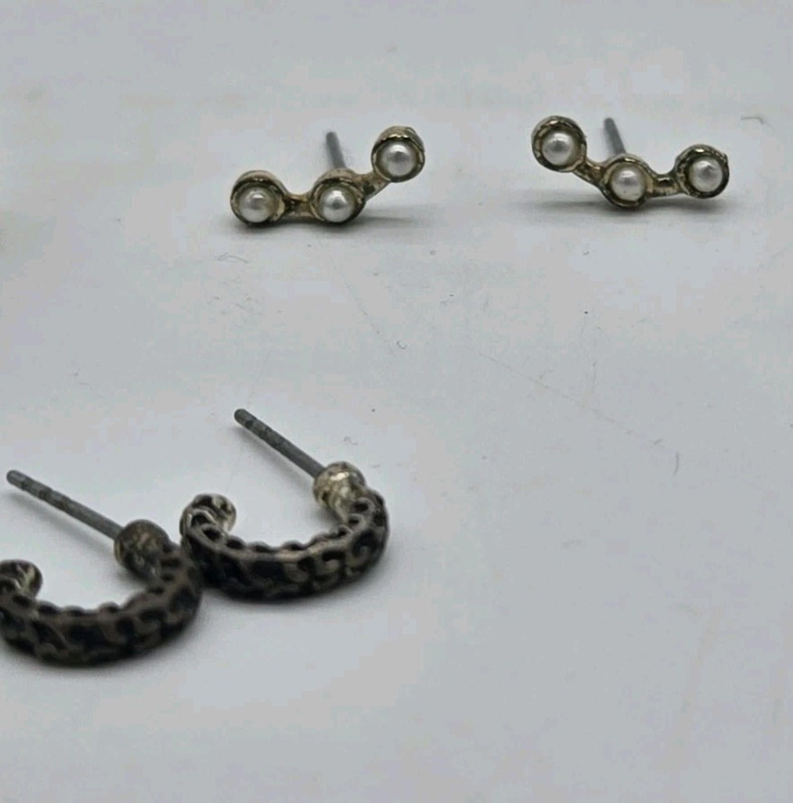 The Unbranded Brand Lot Of Random Vintage Earrings Pierced Small Earring 4 Pair Size ONE SIZE - 5 Thumbnail