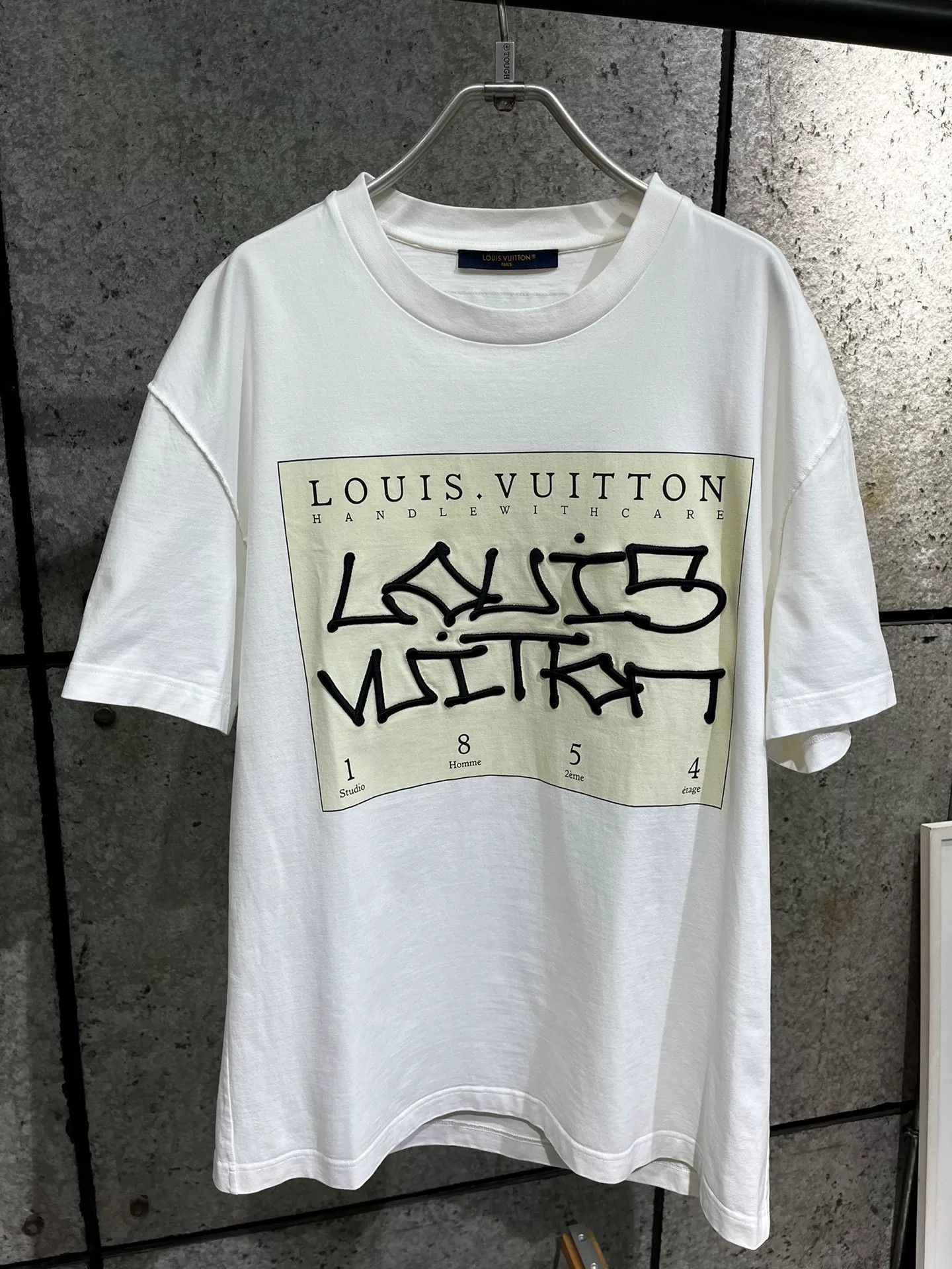 Louis Vuitton Louis Vuitton White Letter Short-Sleeve Tee L Size US L / EU 52-54 / 3 - 1 Thumbnail