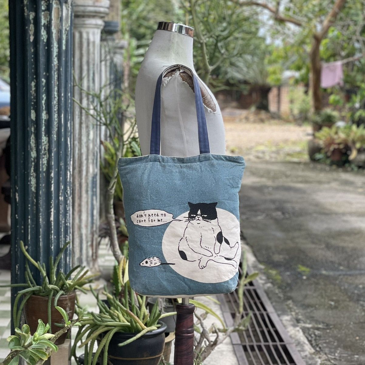 『TAKA ORIGINAL』Y2K Grumpy Marmalade Cat Tote Y2K Grumpy Marmalade Cat Tote – TAKA ORIGINAL LIMITED